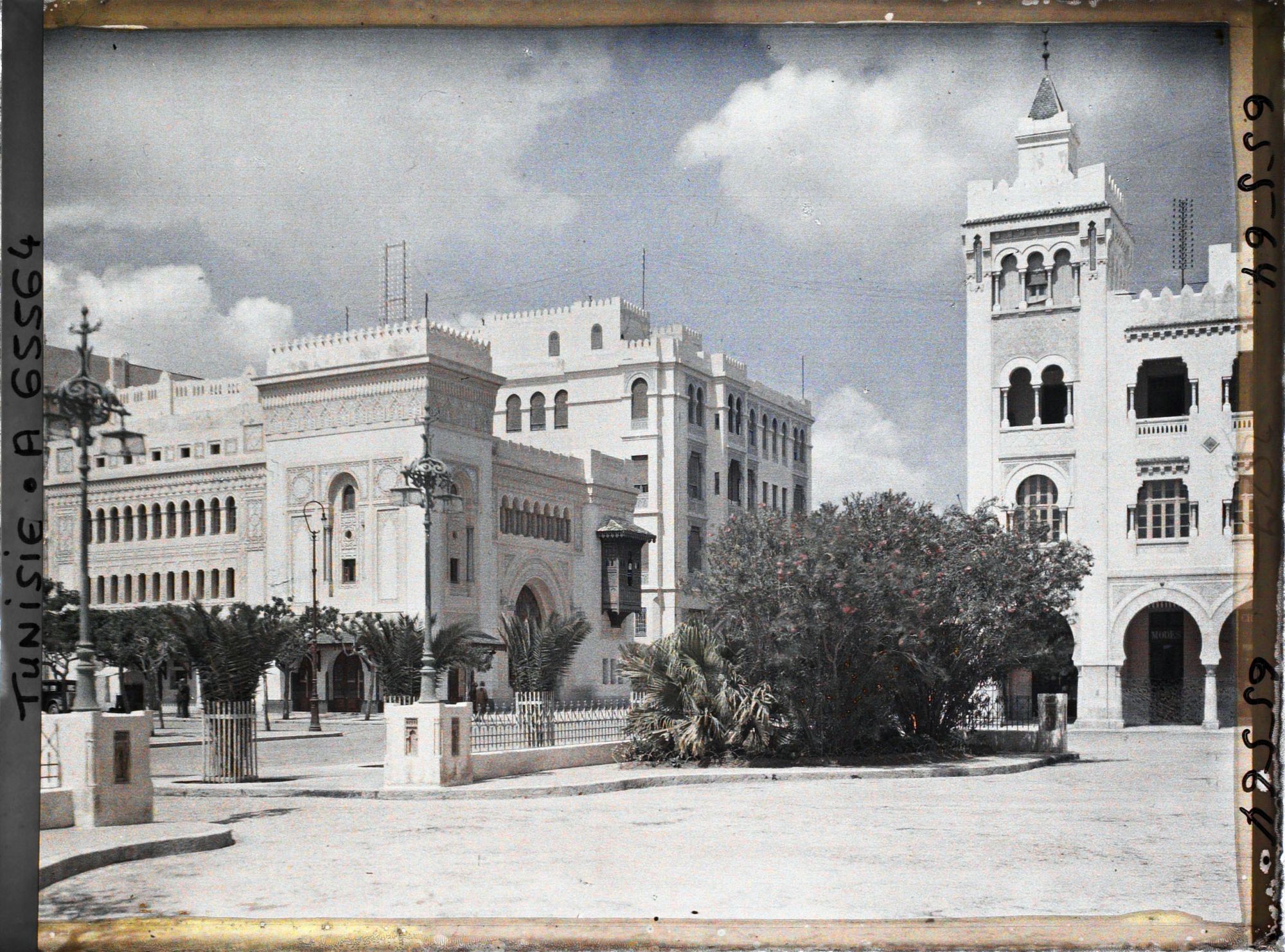 Image représentant L'avenue Jules Gau et le théâtre