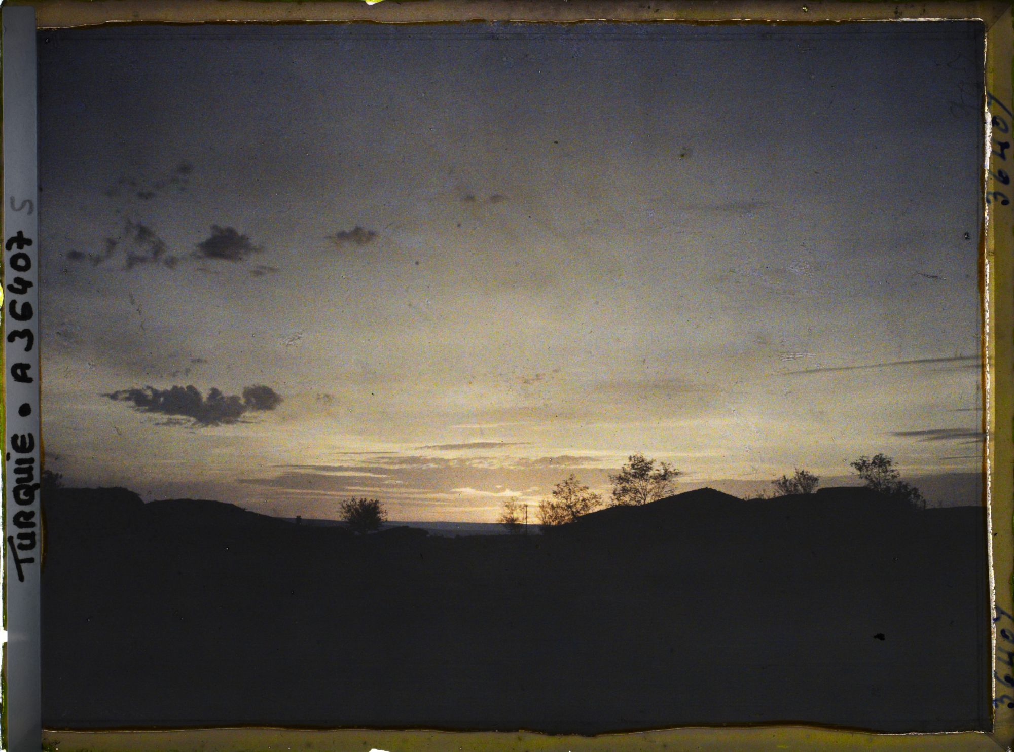 Image représentant Coucher de soleil sur la plaine de Çorlu