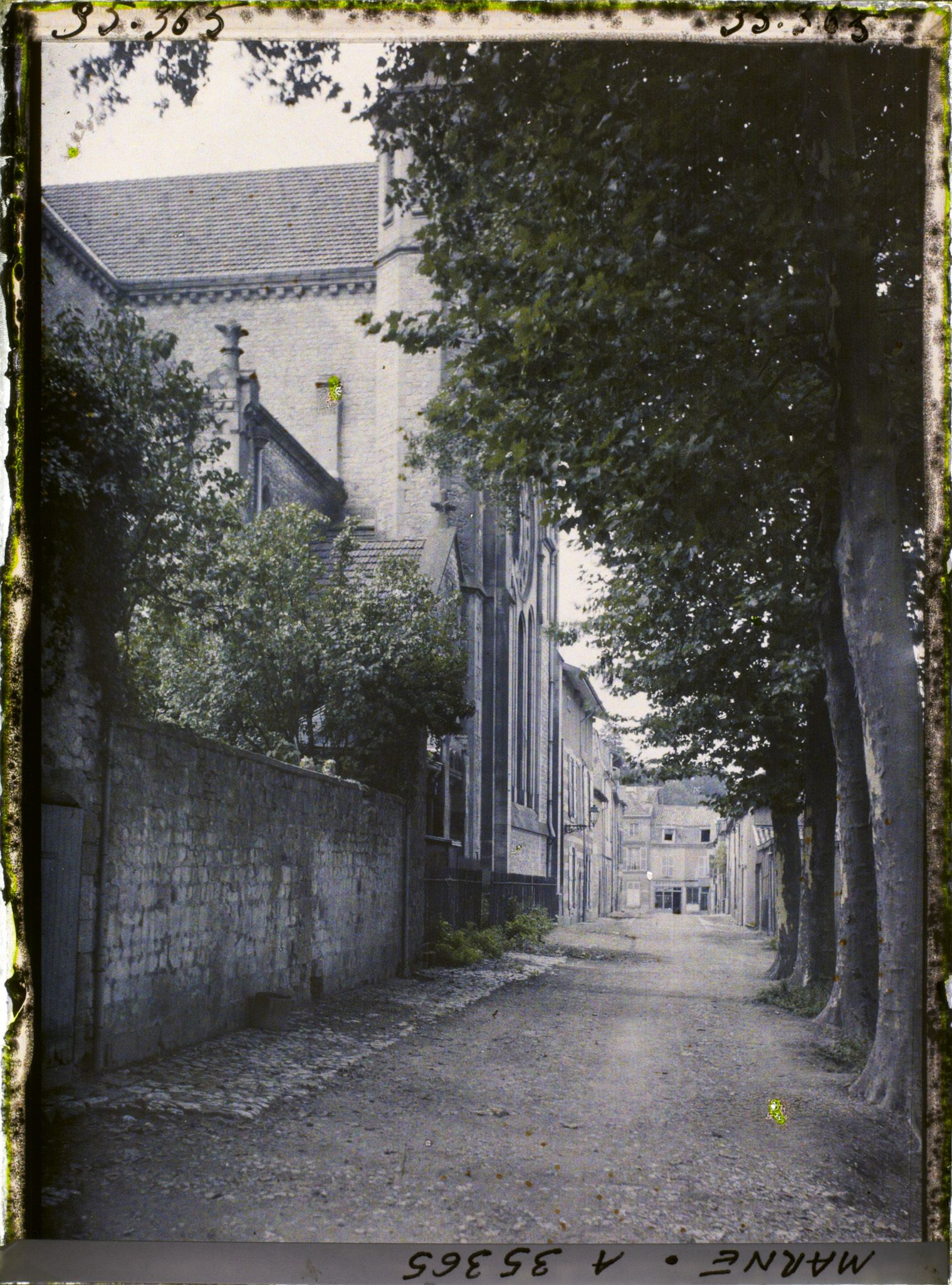 Image représentant France, Ste Menehould le haut, Rue longeant l'Air