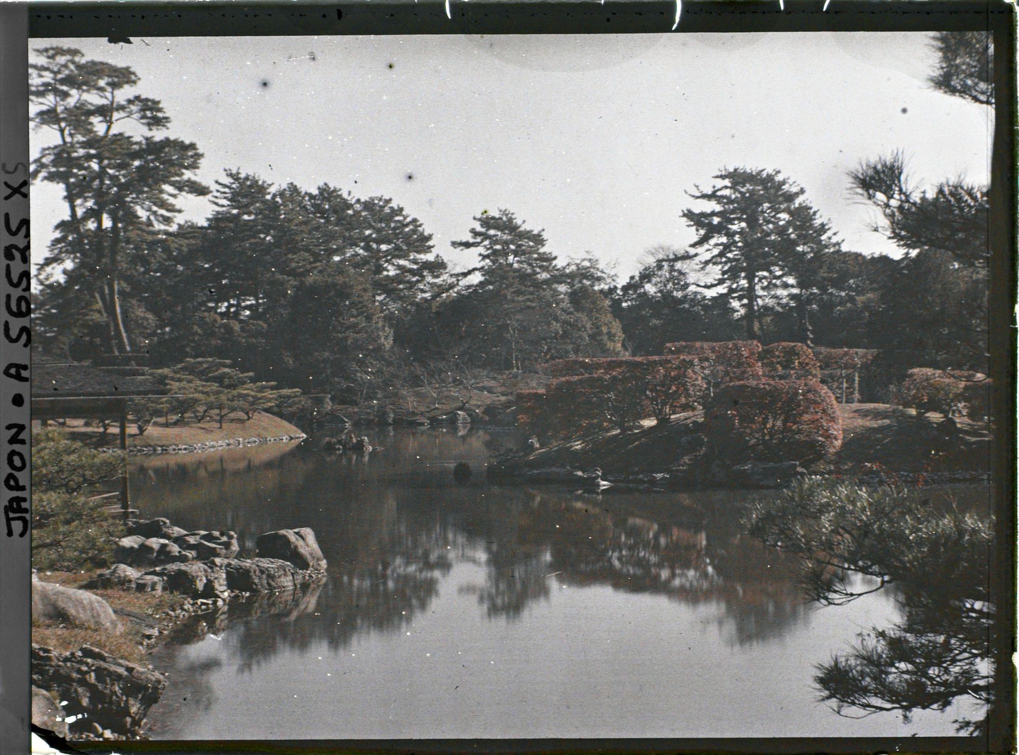 Image représentant Parc Ritsurin-koen (ou Kuribayashi-koen) : le lac du sud (Nanko)