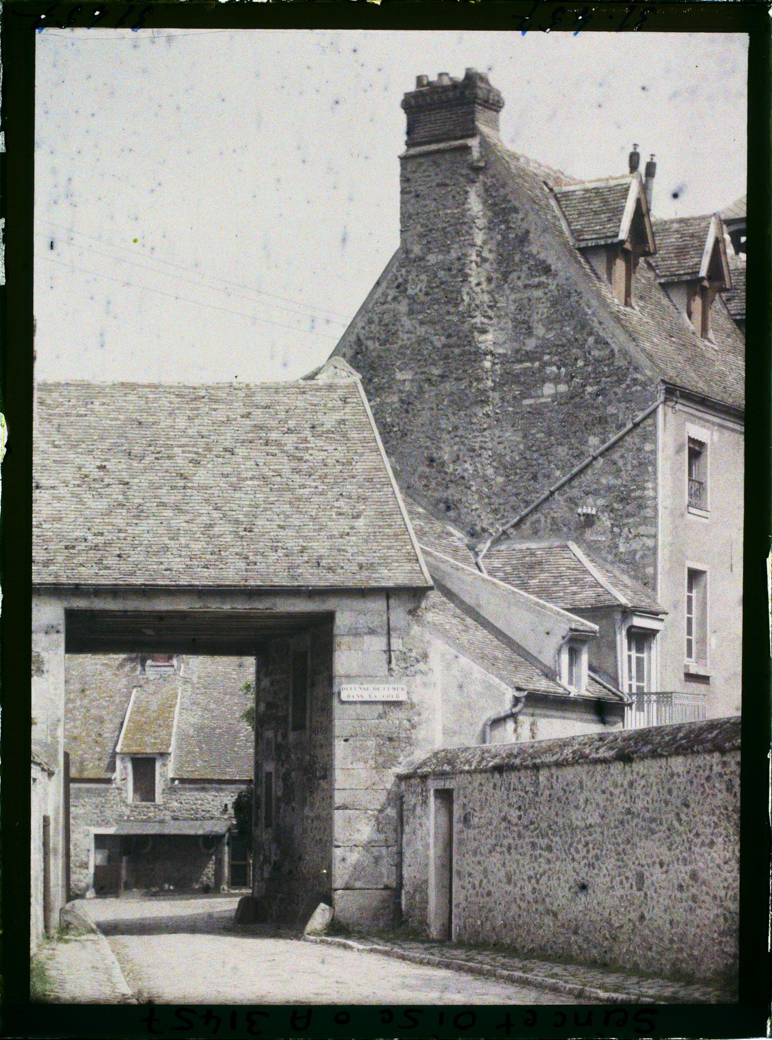 Image représentant France , Trappes, Entrée d'une ferme