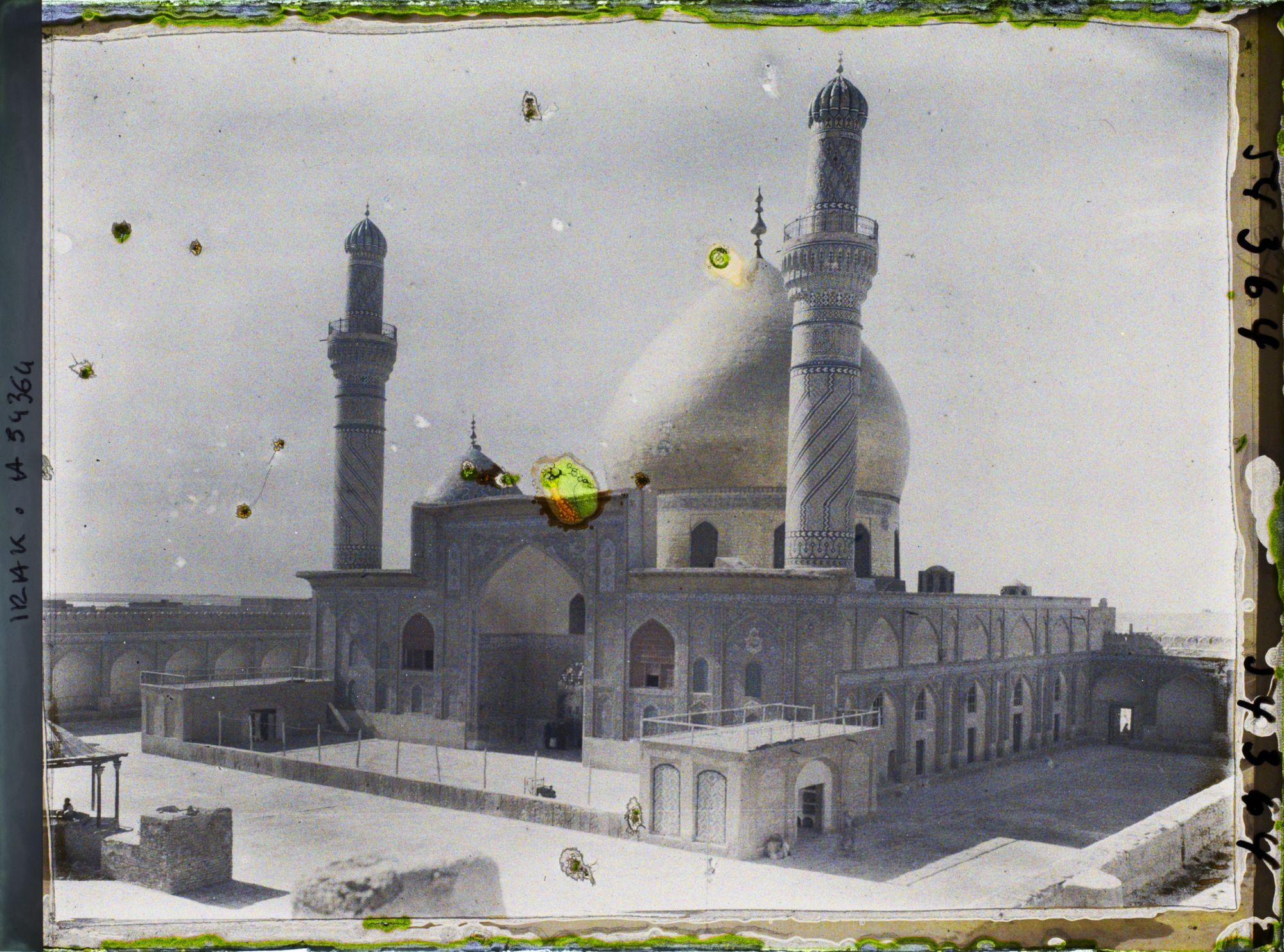 Image représentant La Mosquée d'Or, mausolée d'Ali al-Hadi et de Hasan al-Askari, dixième et onzième imams chiites