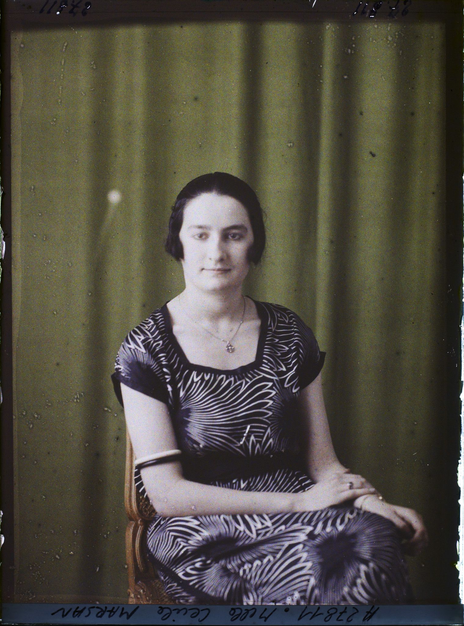 Image représentant Mademoiselle  https://musee-albert-kahn.s-museum.fr/home/NWQ2OTAwYzNmYjZlZTk1ZWQwODJmMjY4L2dlbmVyaWMtbm90aWNlLXRhYi9hdXRob3JpdHkvNjE3YTc5ZjVjZjhiODk2OGIzMzM3ZDIx/5d6900c3fb6ee95ed082f268/generic-notice-tab/authority/617a79ebcf8b8968b3337349 Cécile Marsan