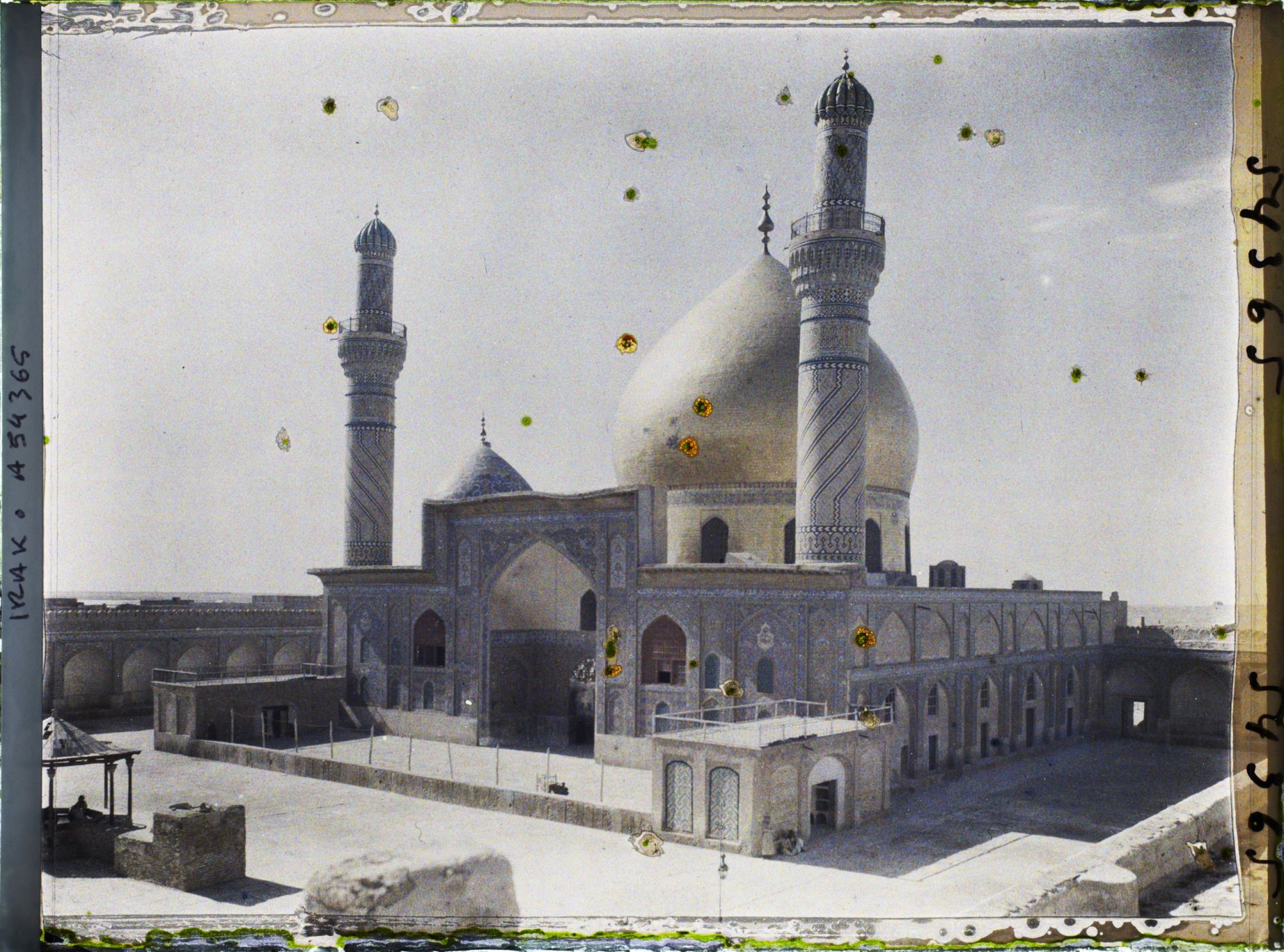 Image représentant La Mosquée d'Or, mausolée d'Ali al-Hadi et de Hasan al-Askari, dixième et onzième imams chiites