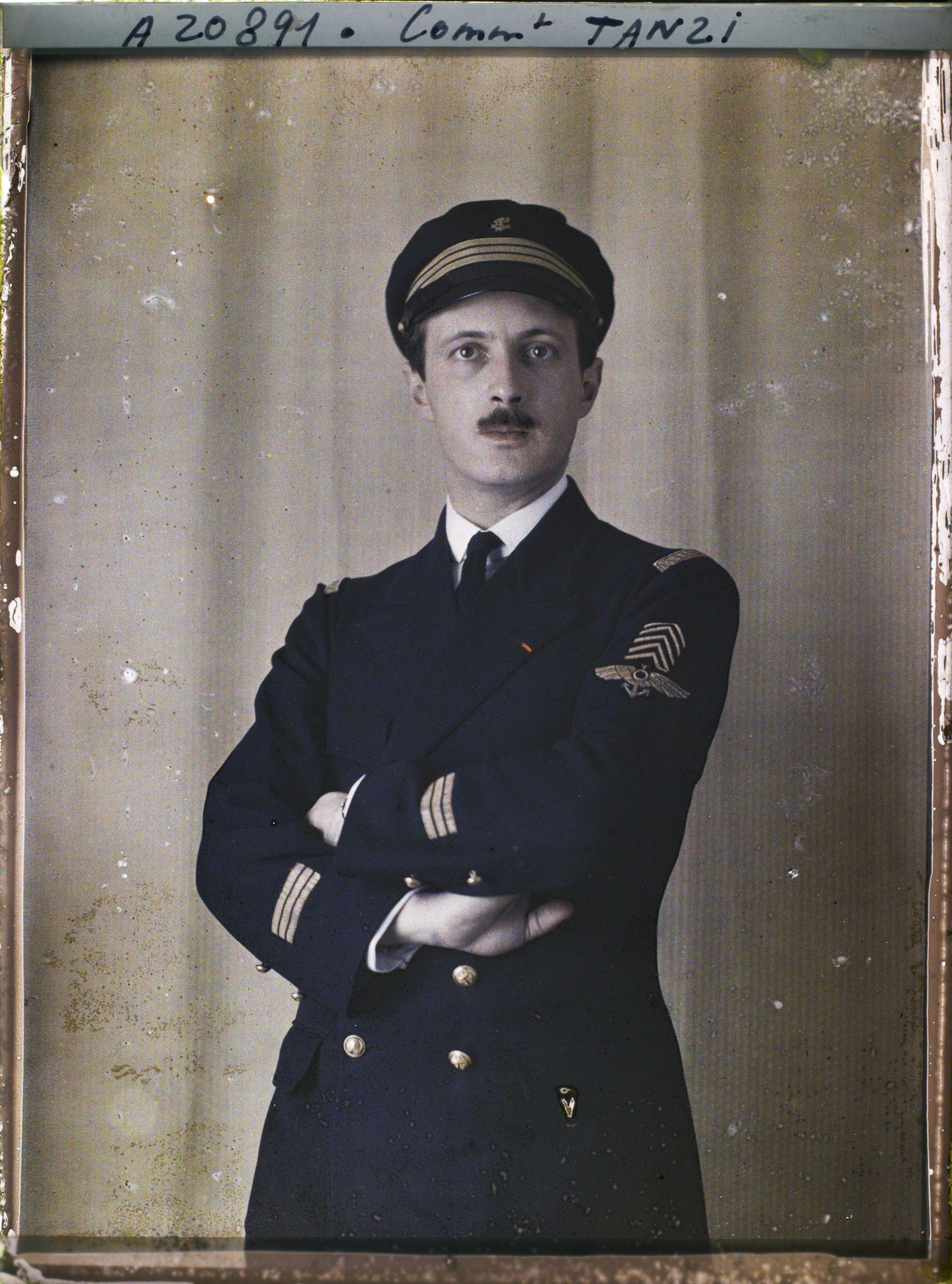 Image représentant Le  https://musee-albert-kahn.s-museum.fr/home/NWQ2OTAwYzNmYjZlZTk1ZWQwODJmMjY4L2dlbmVyaWMtbm90aWNlLXRhYi9hdXRob3JpdHkvNjE3YTc5ZjVjZjhiODk2OGIzMzM3ZDIx/5d6900c3fb6ee95ed082f268/generic-notice-tab/authority/617a79ebcf8b8968b3337888 commandant Tanzi