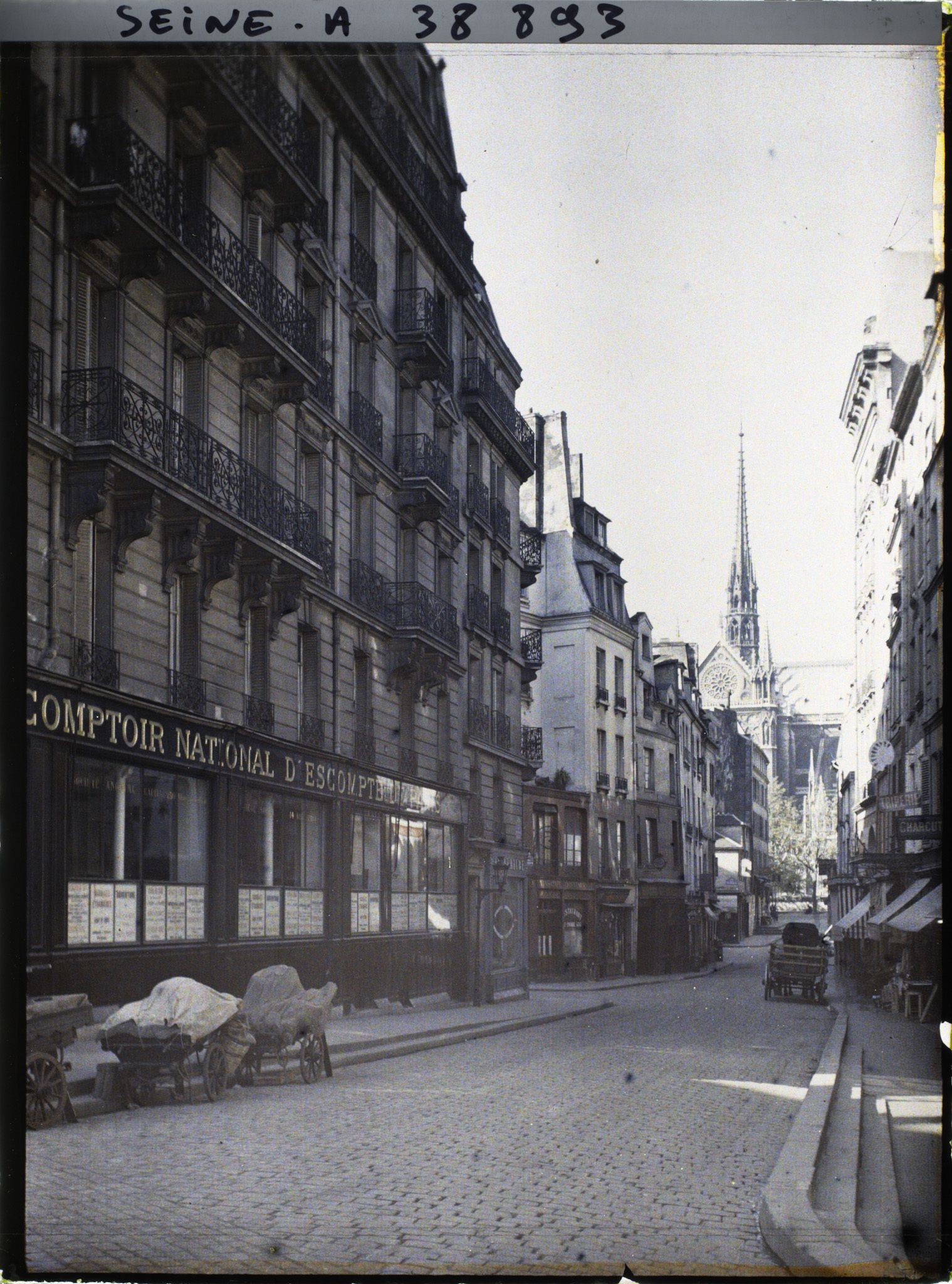 Image représentant La rue Frédéric-Sauton en direction de l'île de la Cité