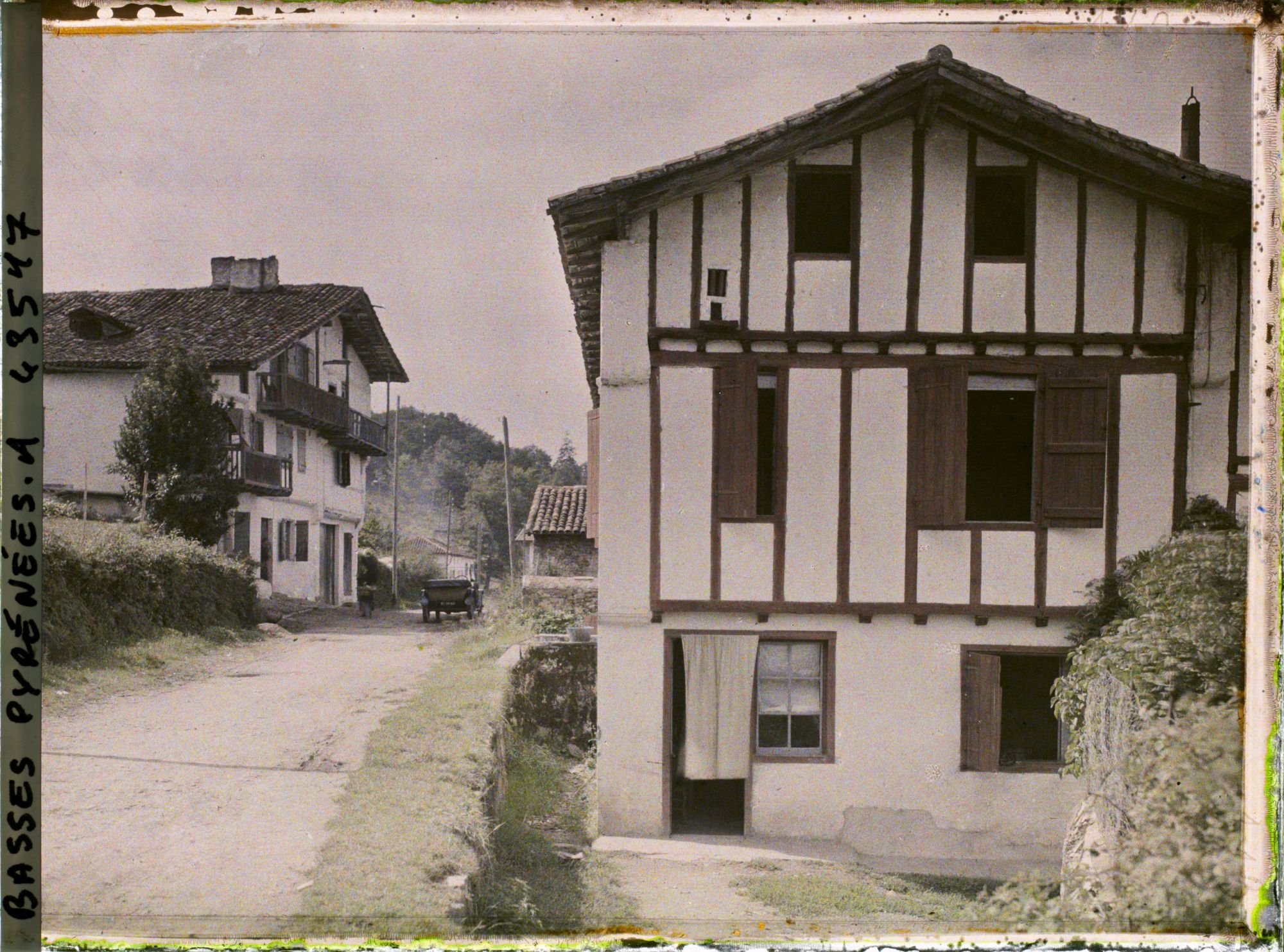 Image représentant France, Ustaritz, Maisons basques anciennes (1648)