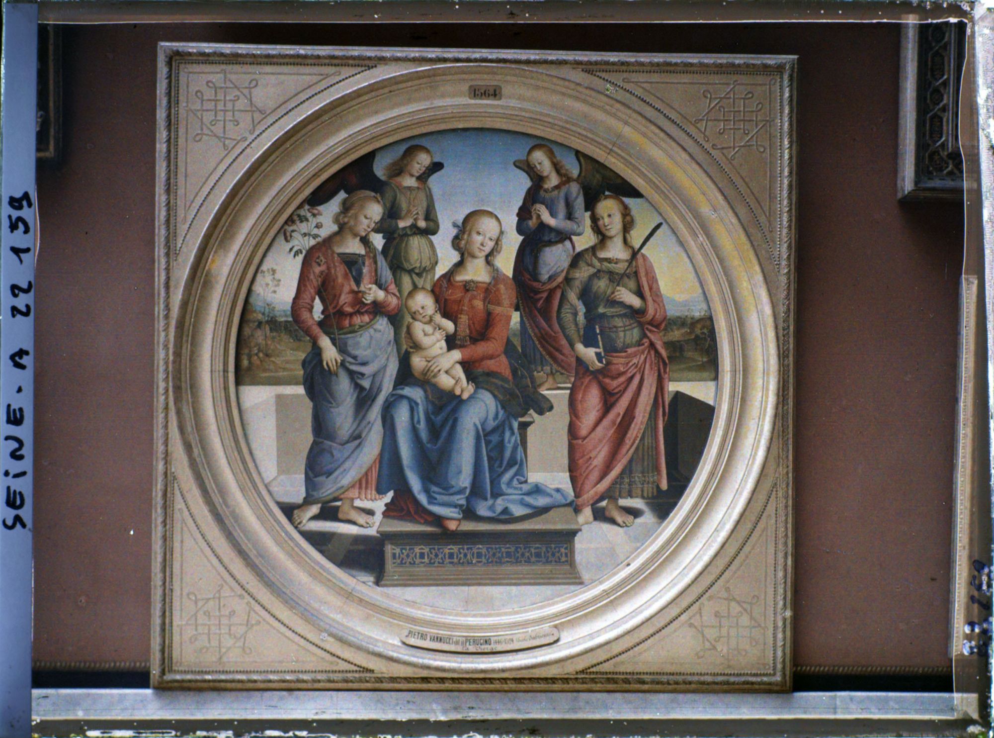 Image représentant La Vierge et l'Enfant entourés de deux anges, sainte Rose et sainte Catherine d'Alexandrie, Pérugin, musée du Louvre