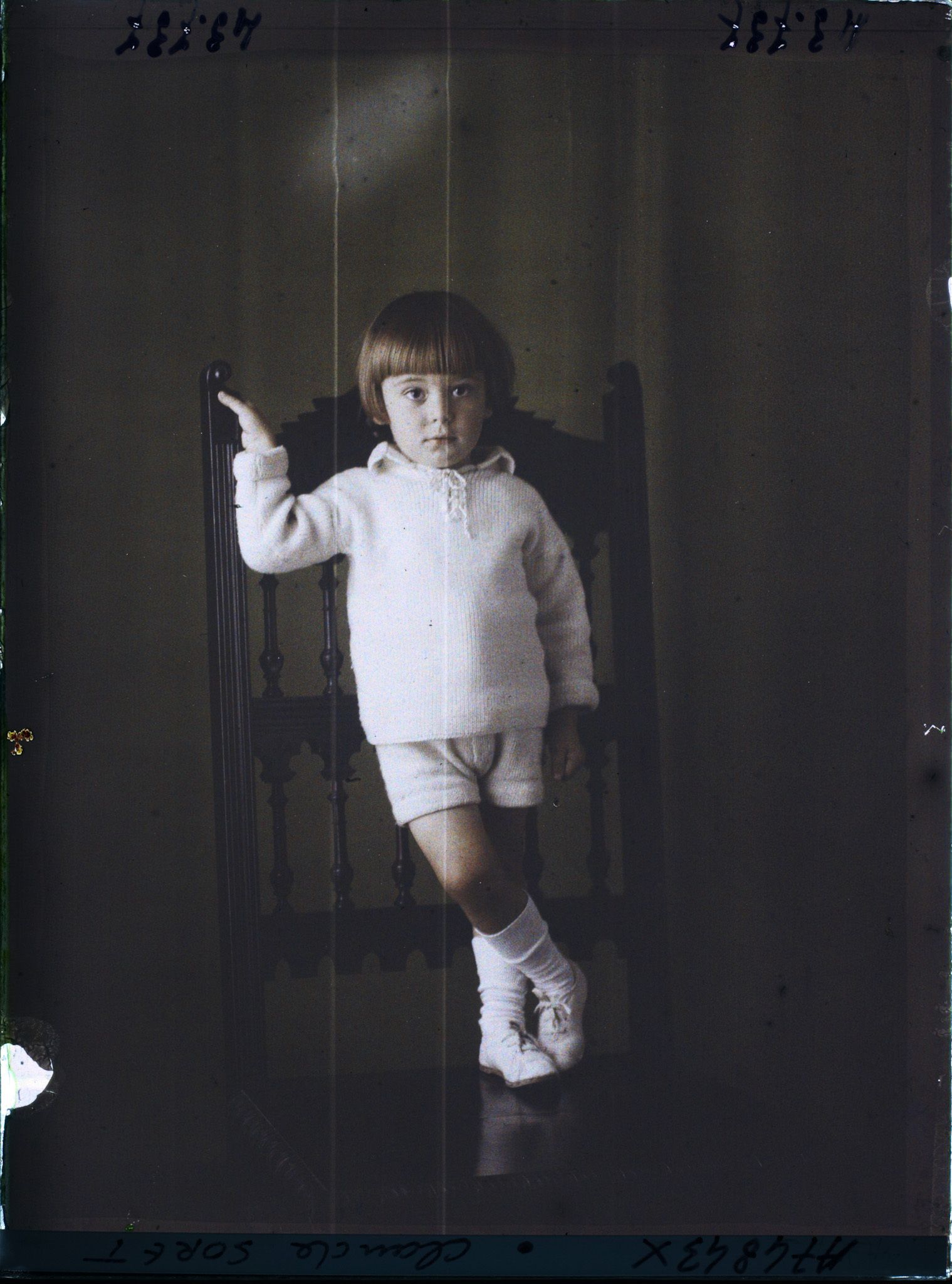 Image représentant L'enfant  https://musee-albert-kahn.s-museum.fr/home/NWQ2OTAwYzNmYjZlZTk1ZWQwODJmMjY4L2dlbmVyaWMtbm90aWNlLXRhYi9hdXRob3JpdHkvNjE3YTc5ZjVjZjhiODk2OGIzMzM3ZDIx/5d6900c3fb6ee95ed082f268/generic-notice-tab/authority/617a79ebcf8b8968b33377fa Claude Soret