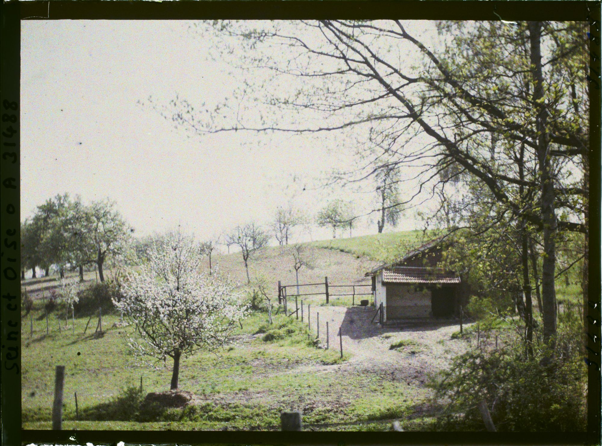 Image représentant France, Fontenay-Fleuri, Paysage aux abords de Fontenay