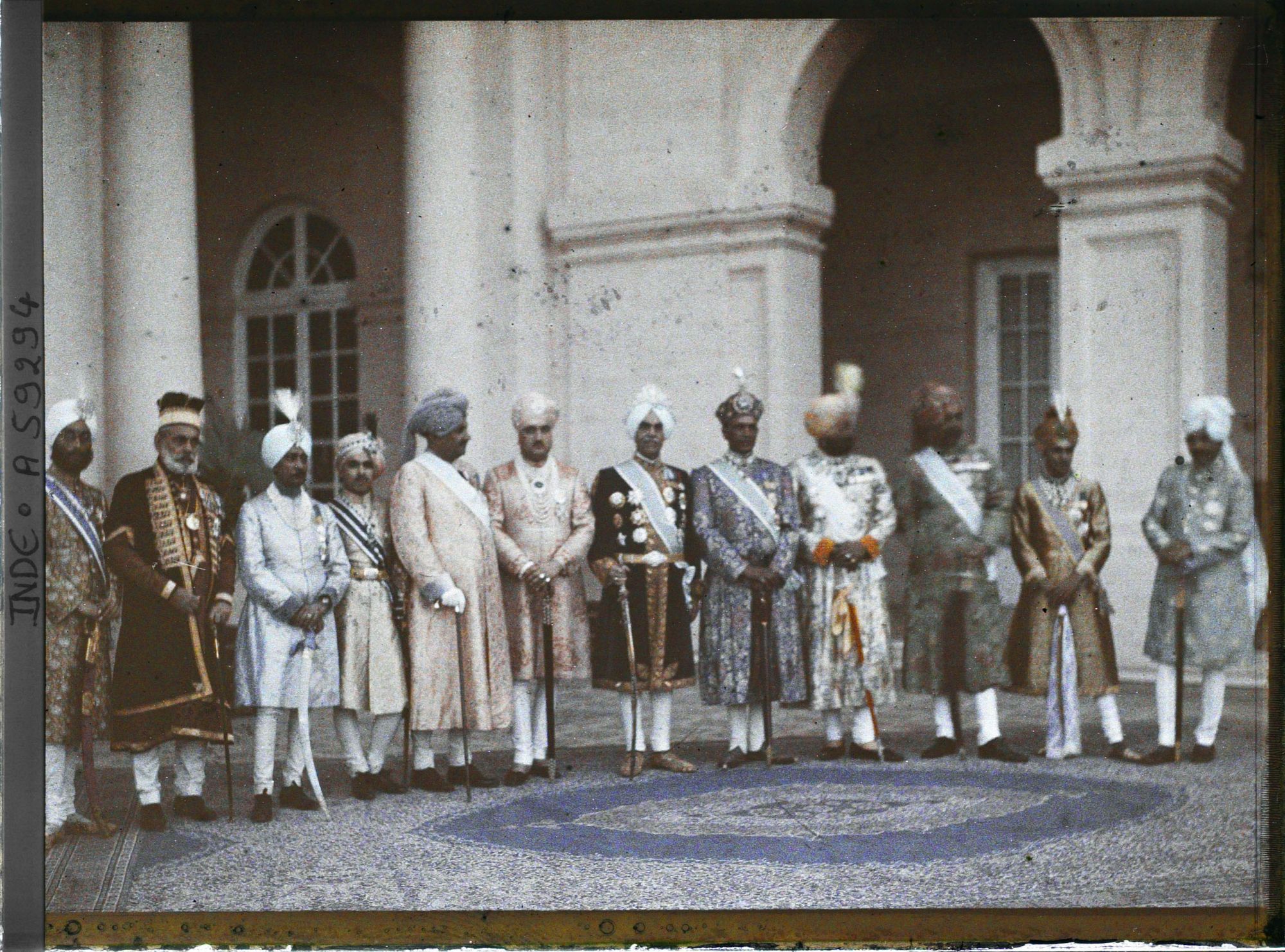 Image représentant Portait de groupe lors du jubilé célébrant les cinquante ans de règne du maharajah Jagatjit Singh