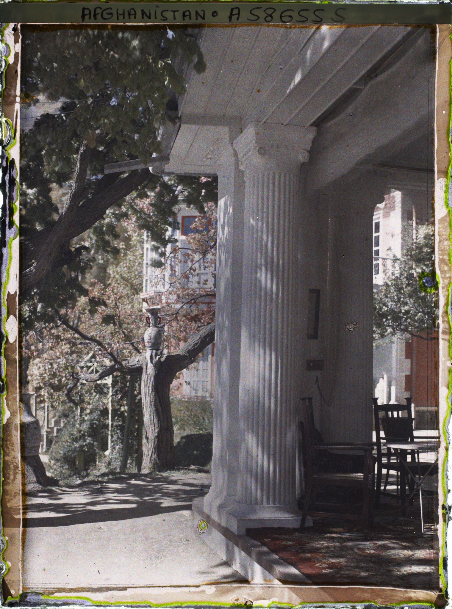 Image représentant Afghanistan, Paghman, Jardin du Palais du Roi - Au pavillon de réception