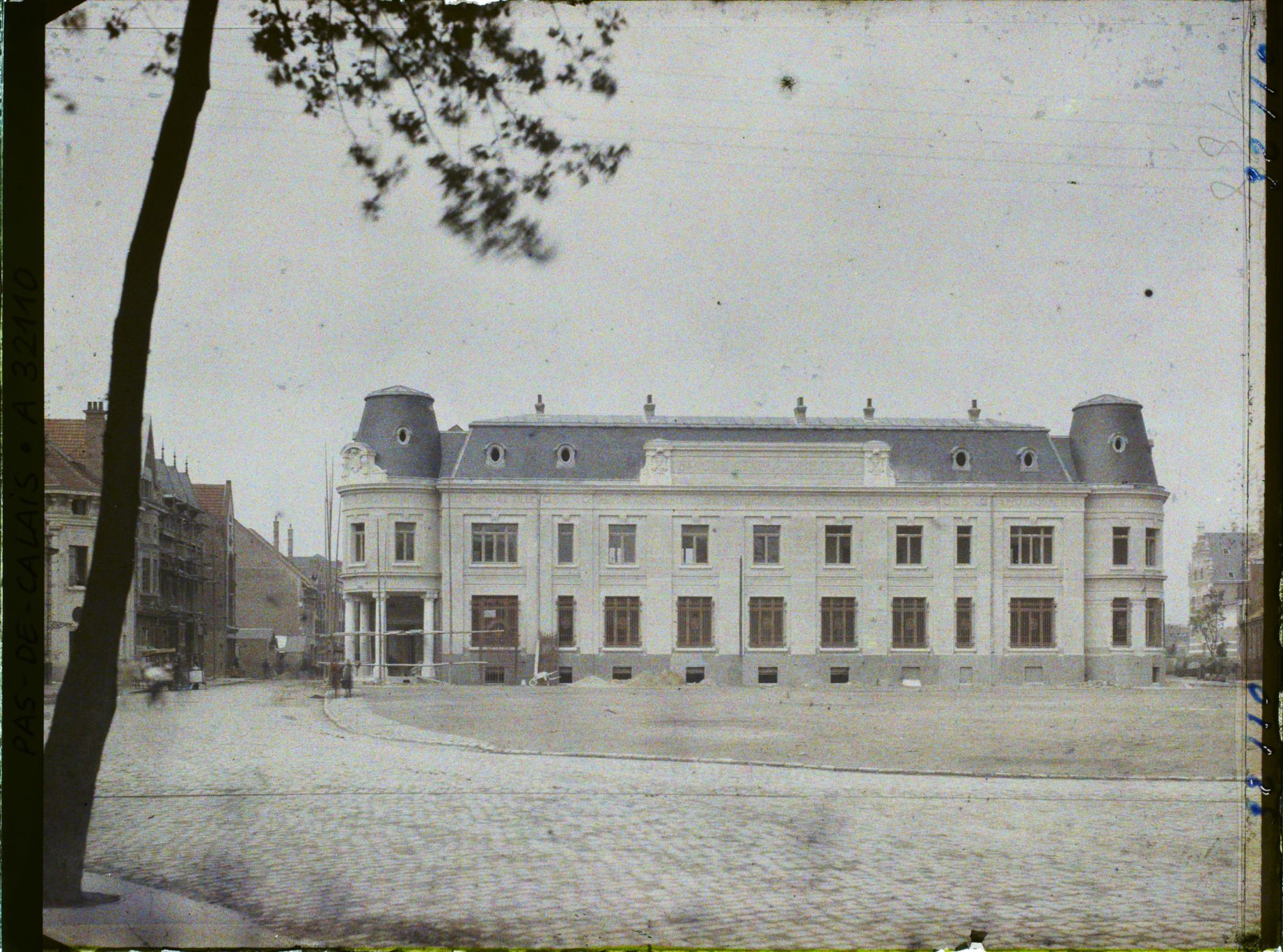 Image représentant France, Béthune, Place de Lille et Banque Générale du Nord