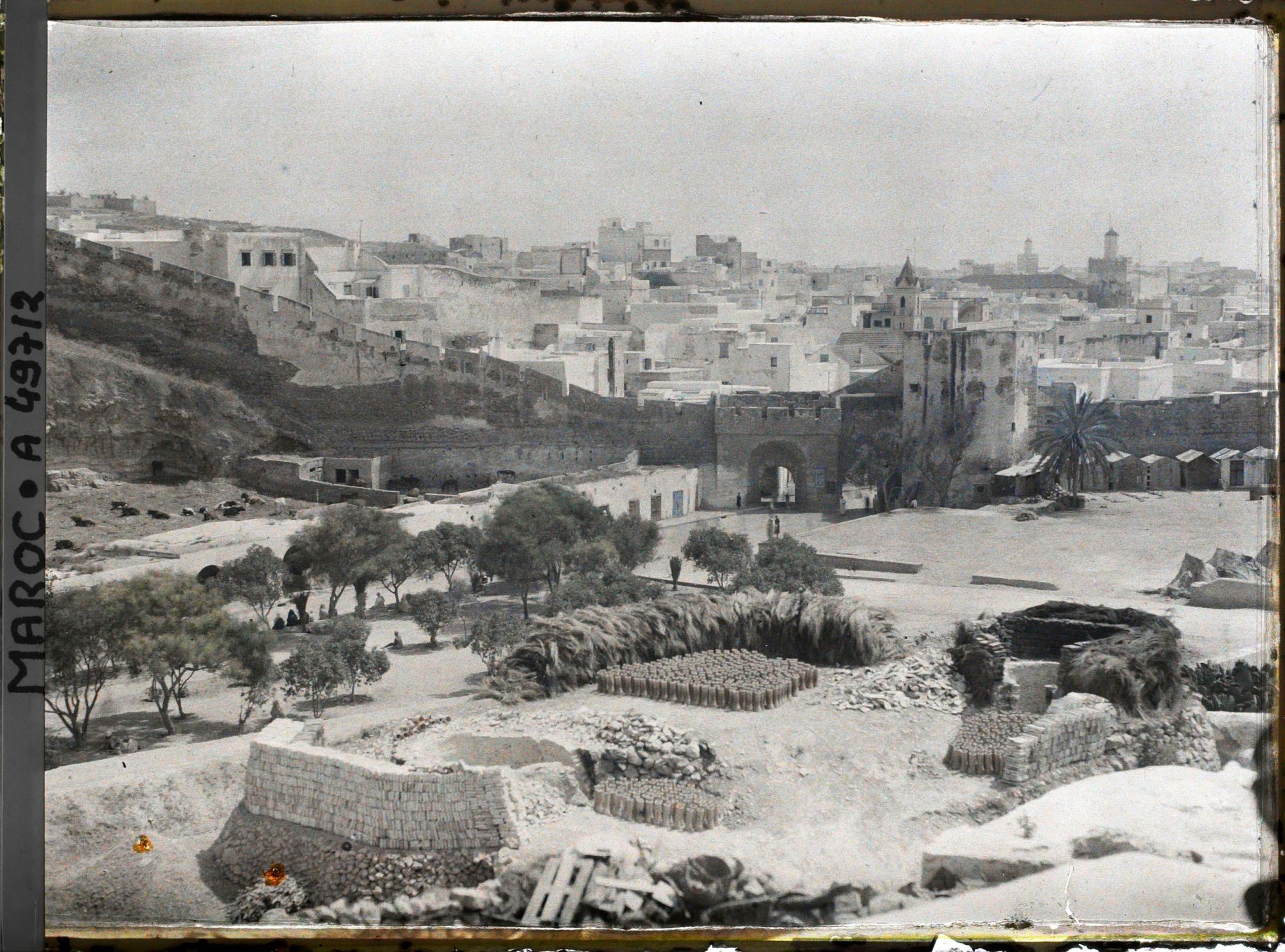 Image représentant Le quartier des potiers près de bâb Chaaba (" porte du Vallon ")