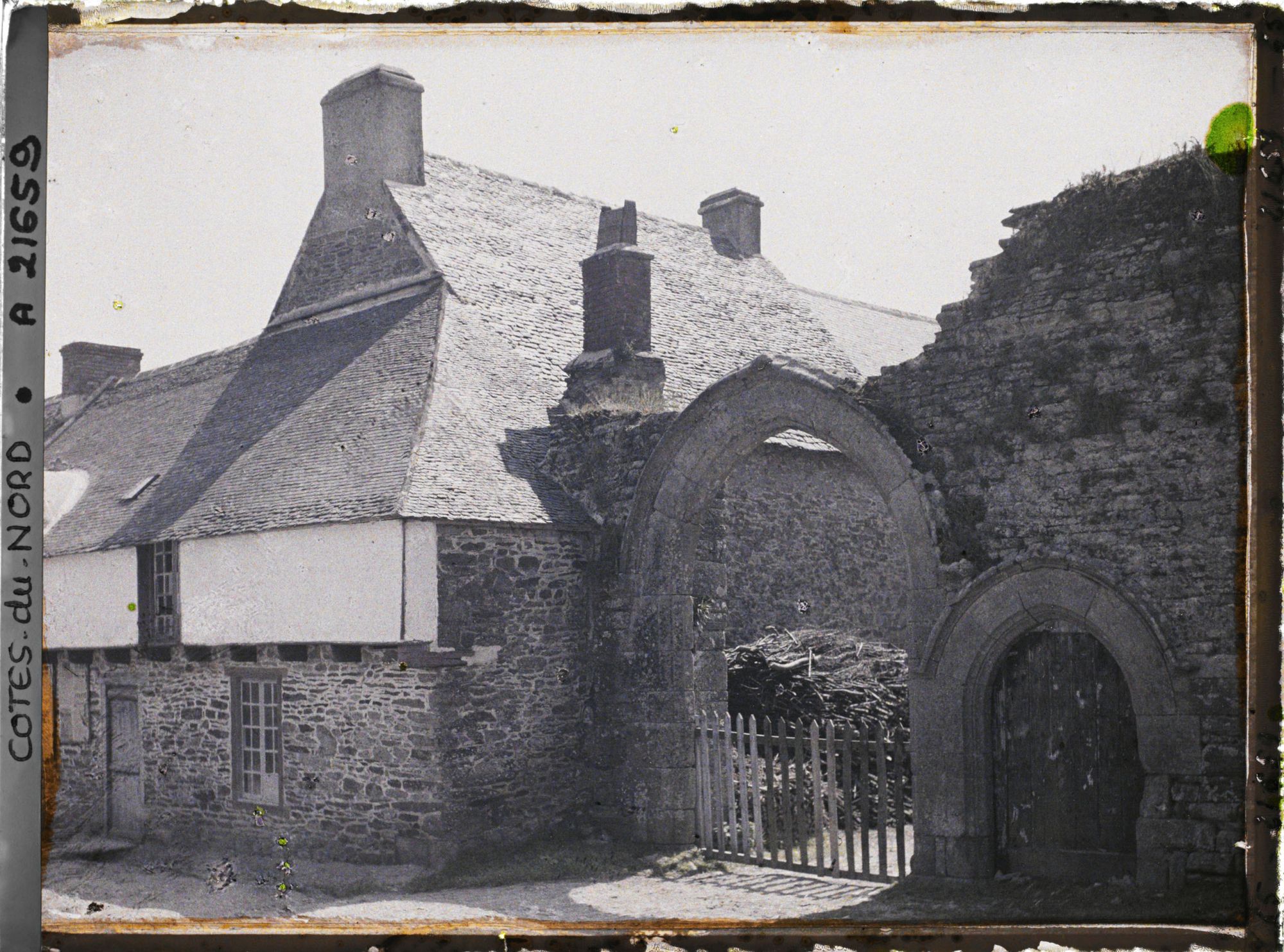 Image représentant Une ferme installée dans un ancien monastère