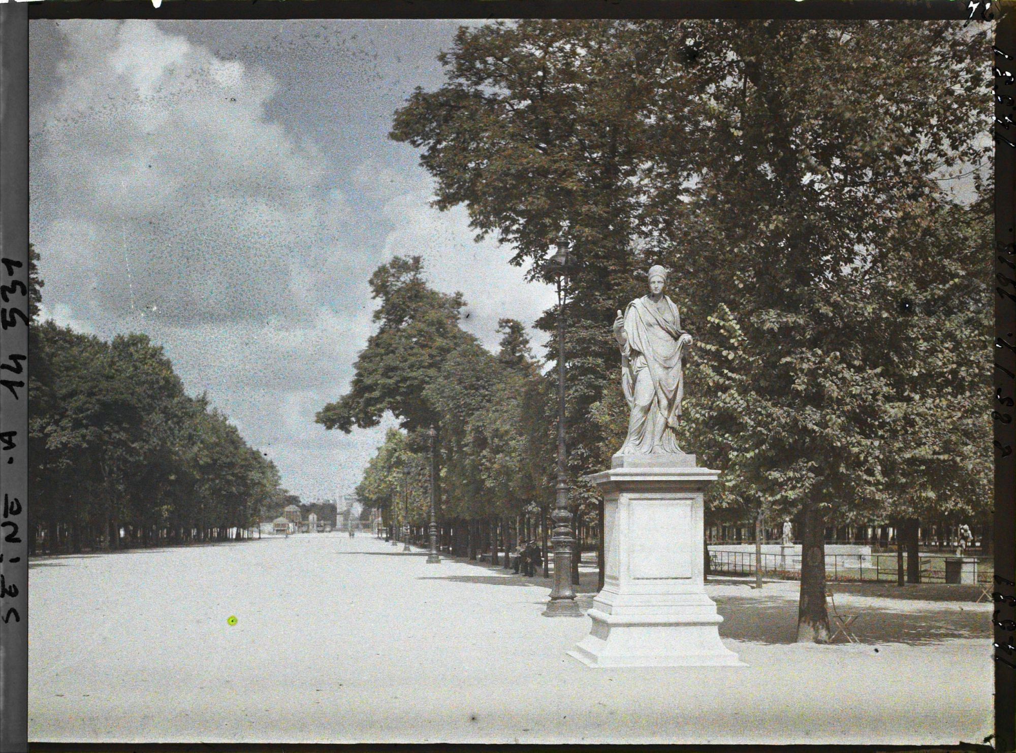 Image représentant Le jardin des Tuileries, vers la place de la Concorde