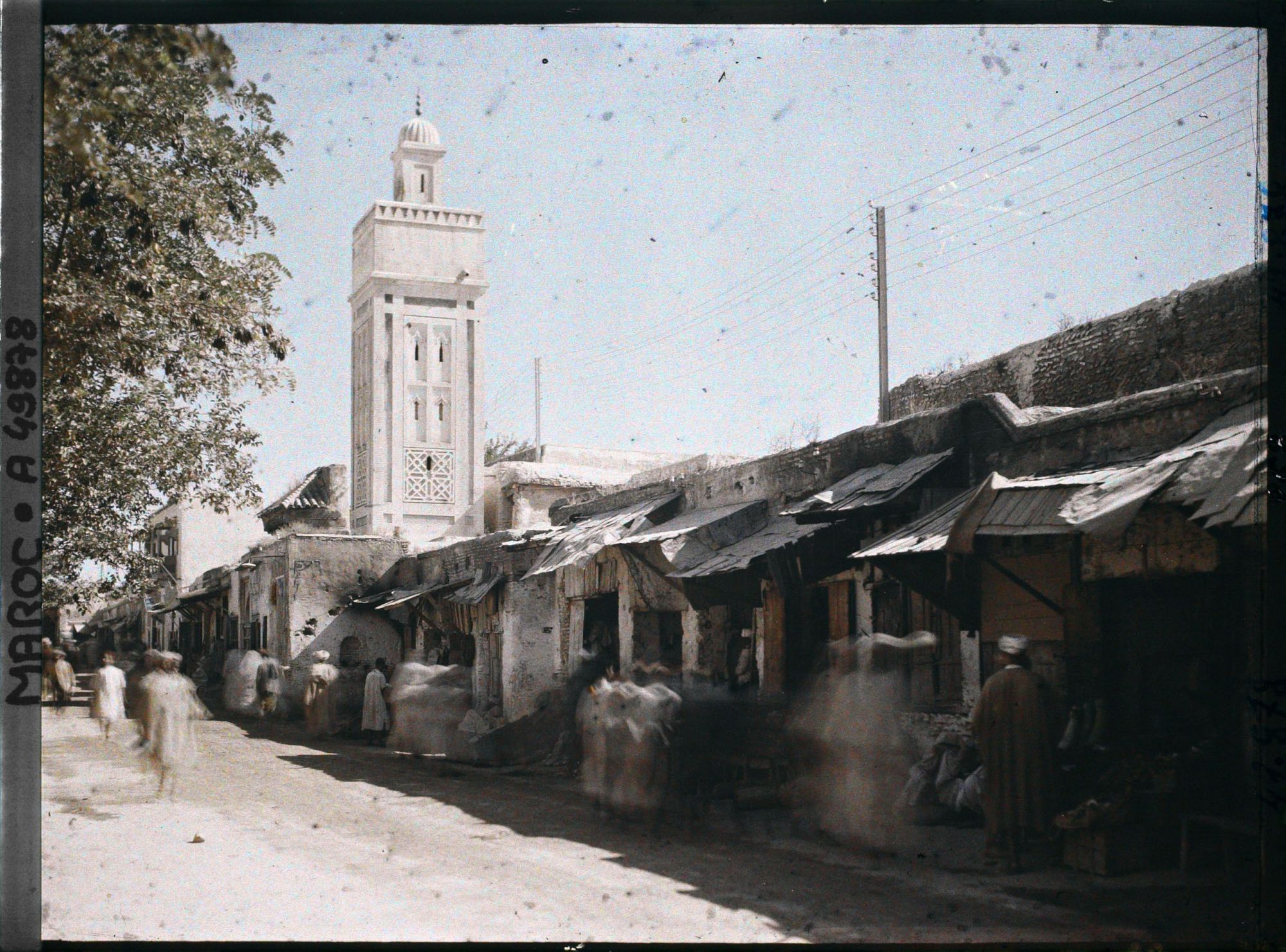 Image représentant La Grande Rue de Fès el Jédid et la mosquée Jama el Hamra