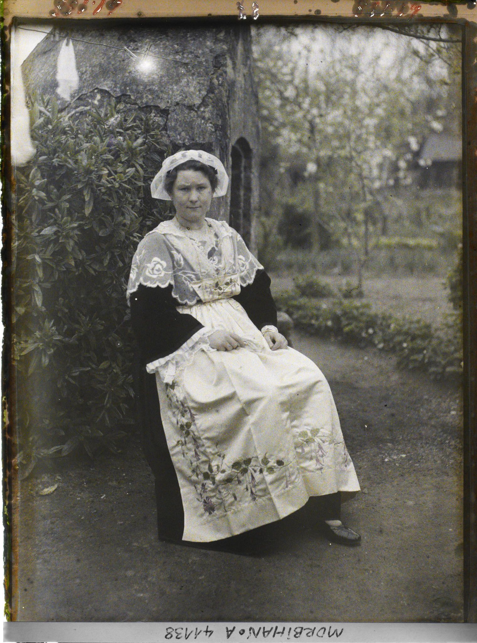 Image représentant Mademoiselle Rozio en costume arzonnais