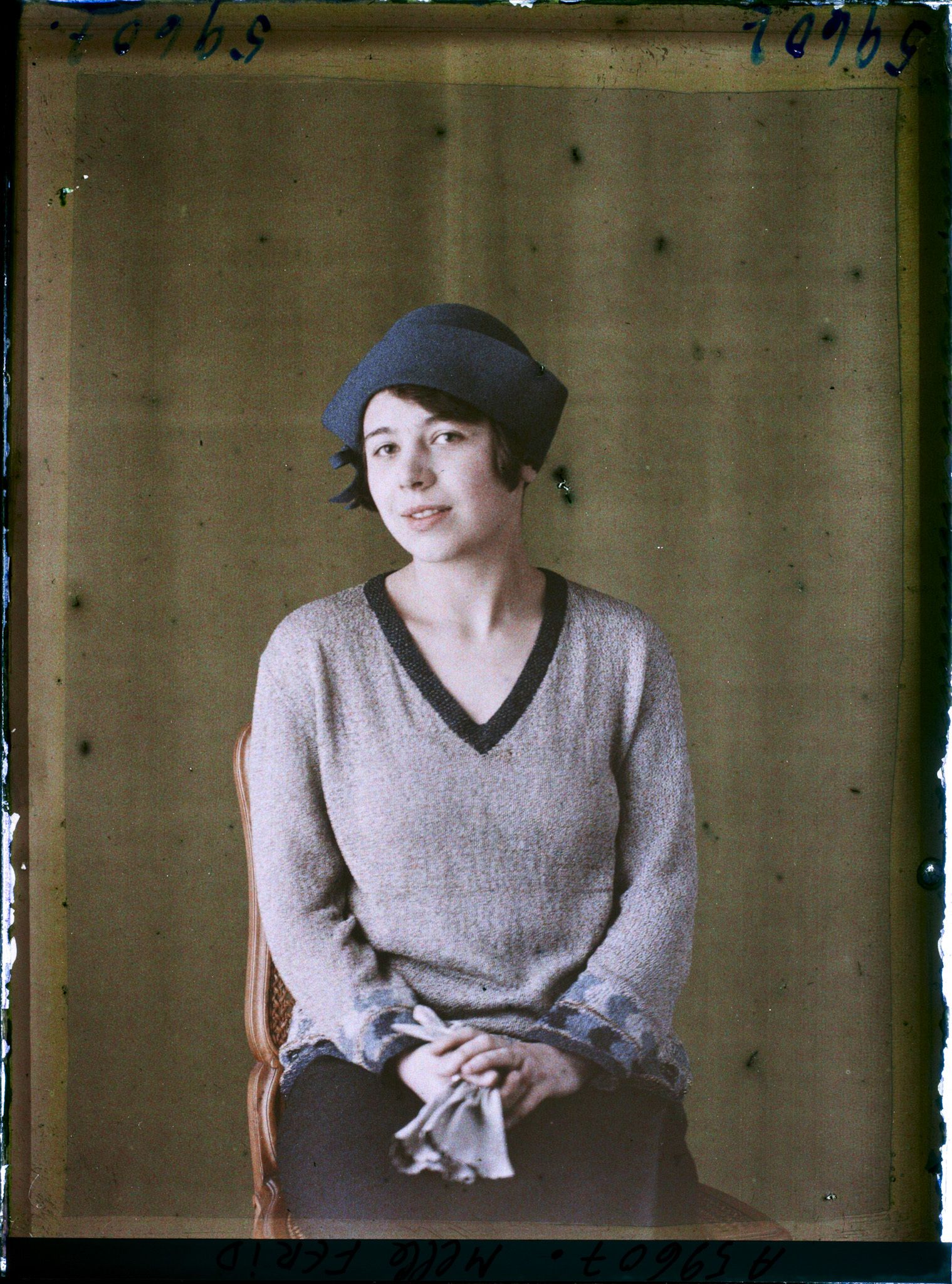 Image représentant https://musee-albert-kahn.s-museum.fr/home/NWQ2OTAwYzNmYjZlZTk1ZWQwODJmMjY4L2dlbmVyaWMtbm90aWNlLXRhYi9hdXRob3JpdHkvNjE3YTc5ZjVjZjhiODk2OGIzMzM3ZDIx/5d6900c3fb6ee95ed082f268/generic-notice-tab/authority/617a79ebcf8b8968b3336cc2 Mademoiselle Férid