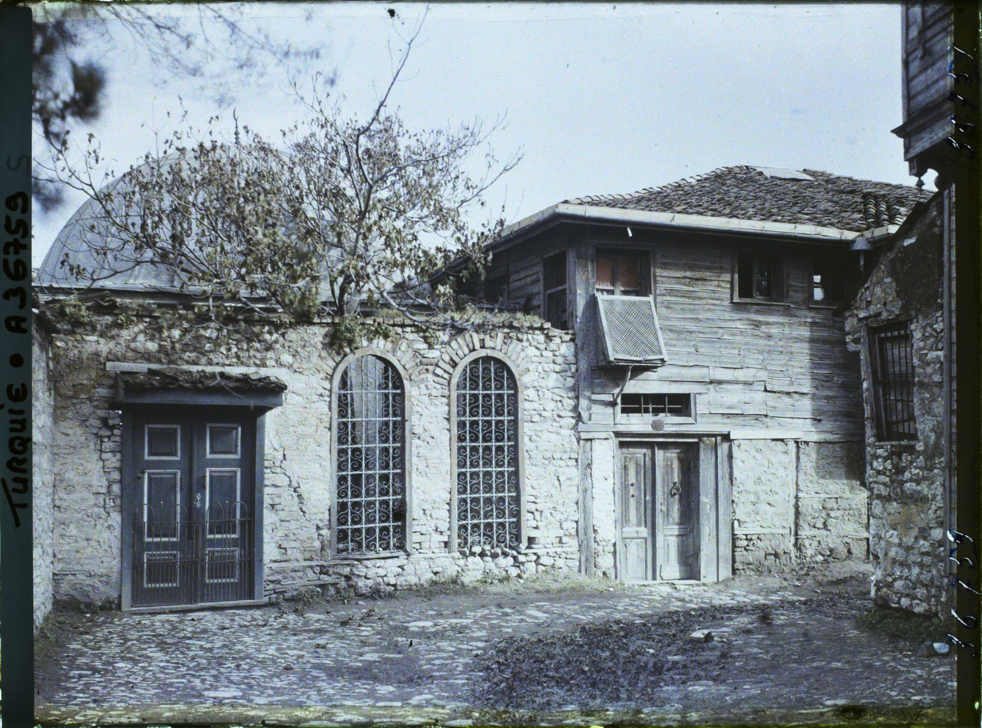 Image représentant Turquie, Constantinople, Vieille rue et Turbé