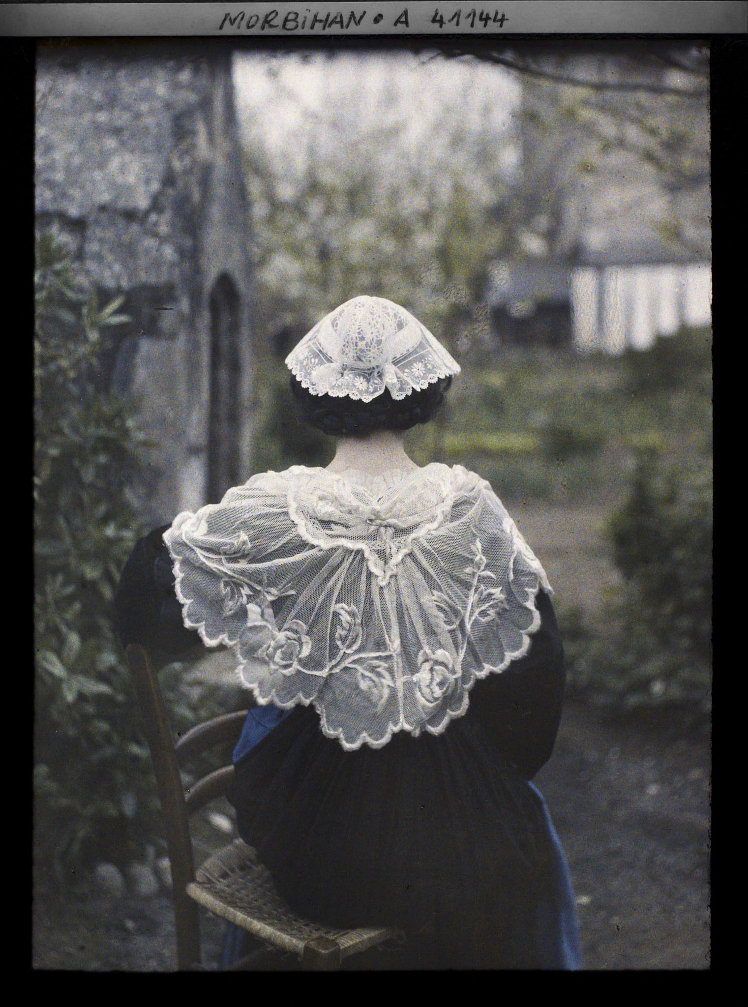 Image représentant Madame Caudal en costume d'Auray