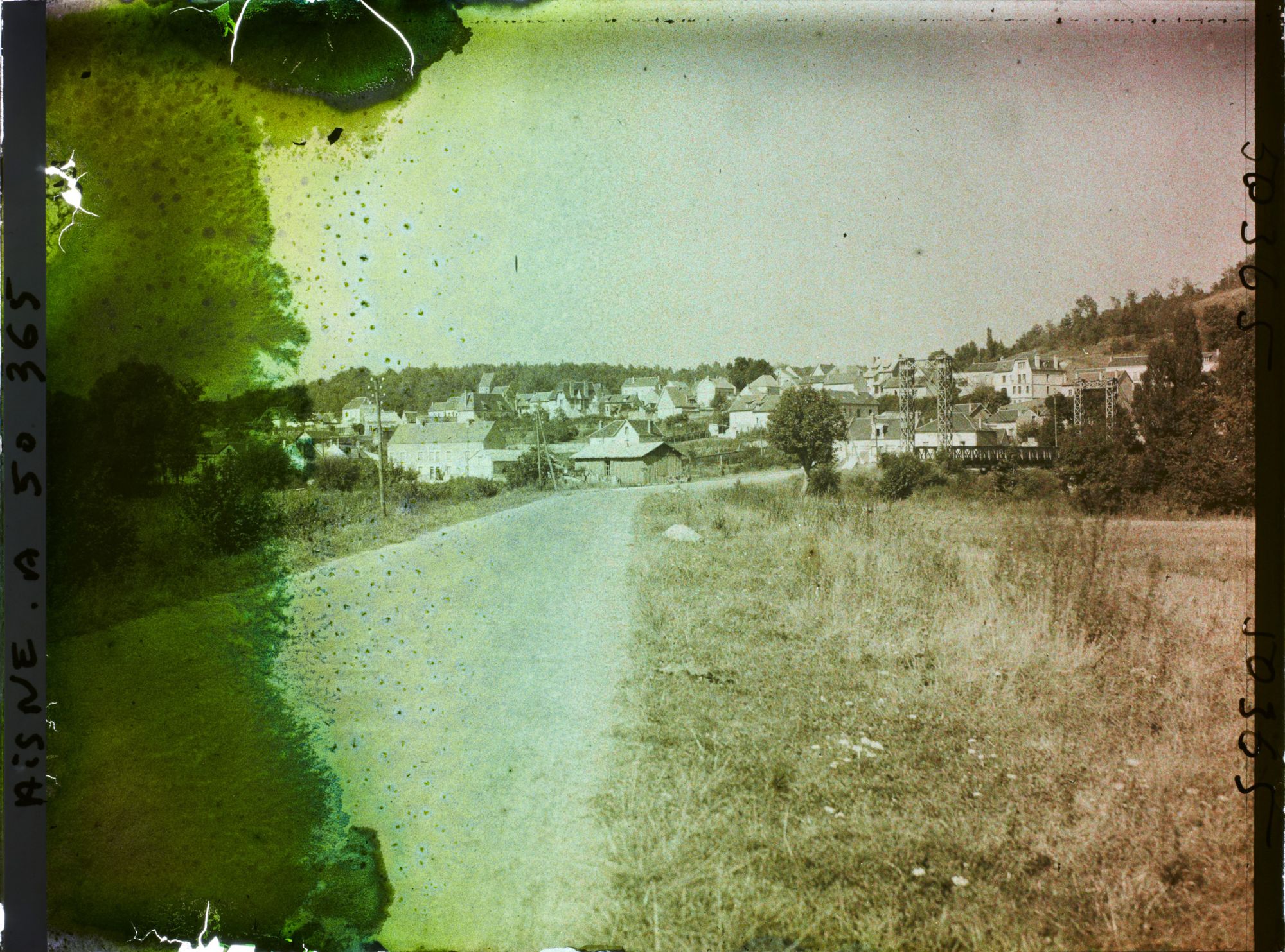 Image représentant France, Pommiers, Vue Gle du Village