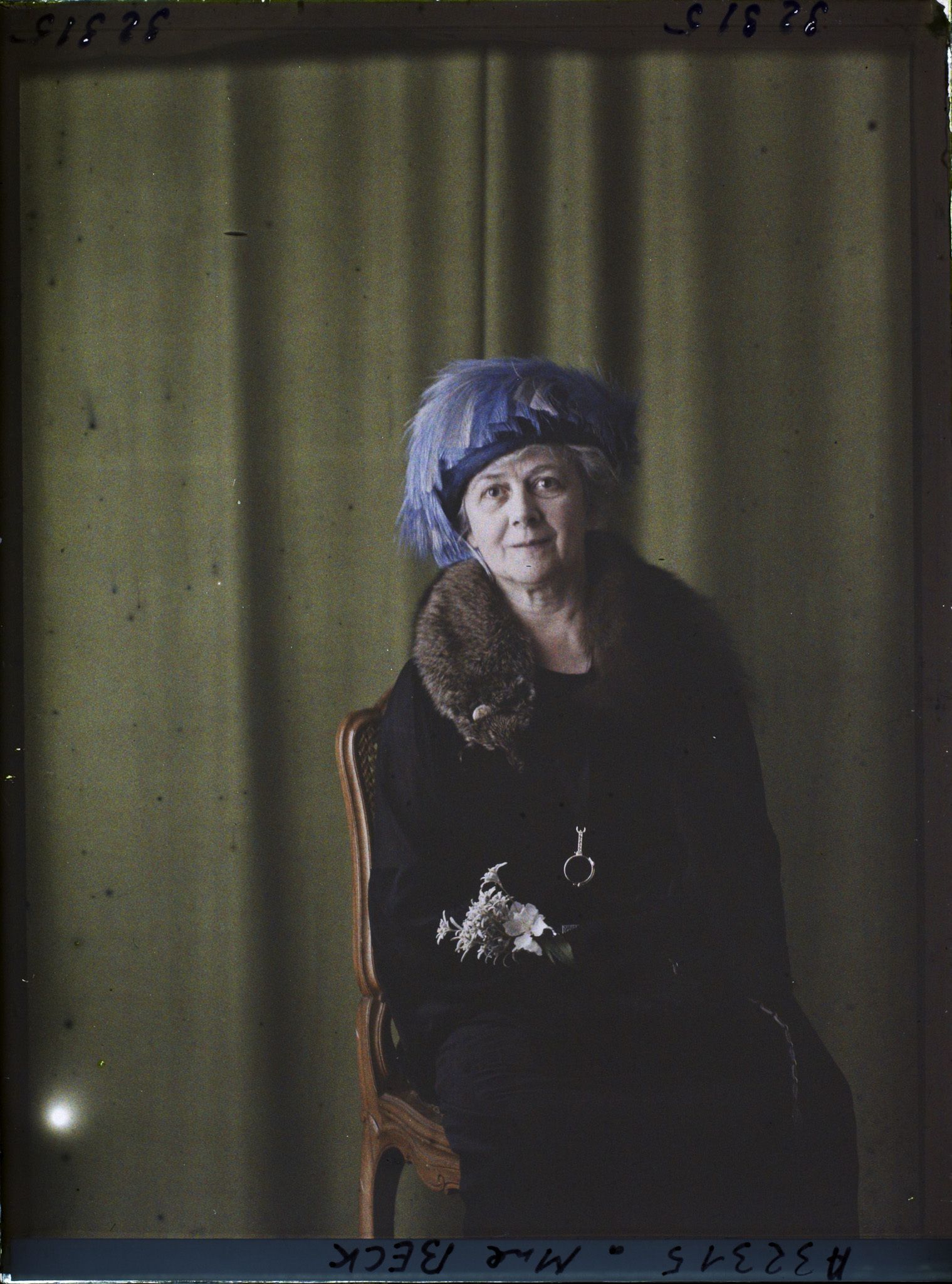 Image représentant https://musee-albert-kahn.s-museum.fr/home/NWQ2OTAwYzNmYjZlZTk1ZWQwODJmMjY4L2dlbmVyaWMtbm90aWNlLXRhYi9hdXRob3JpdHkvNjE3YTc5ZjVjZjhiODk2OGIzMzM3ZDIx/5d6900c3fb6ee95ed082f268/generic-notice-tab/authority/617a79ebcf8b8968b333680f Madame Liliane Beck