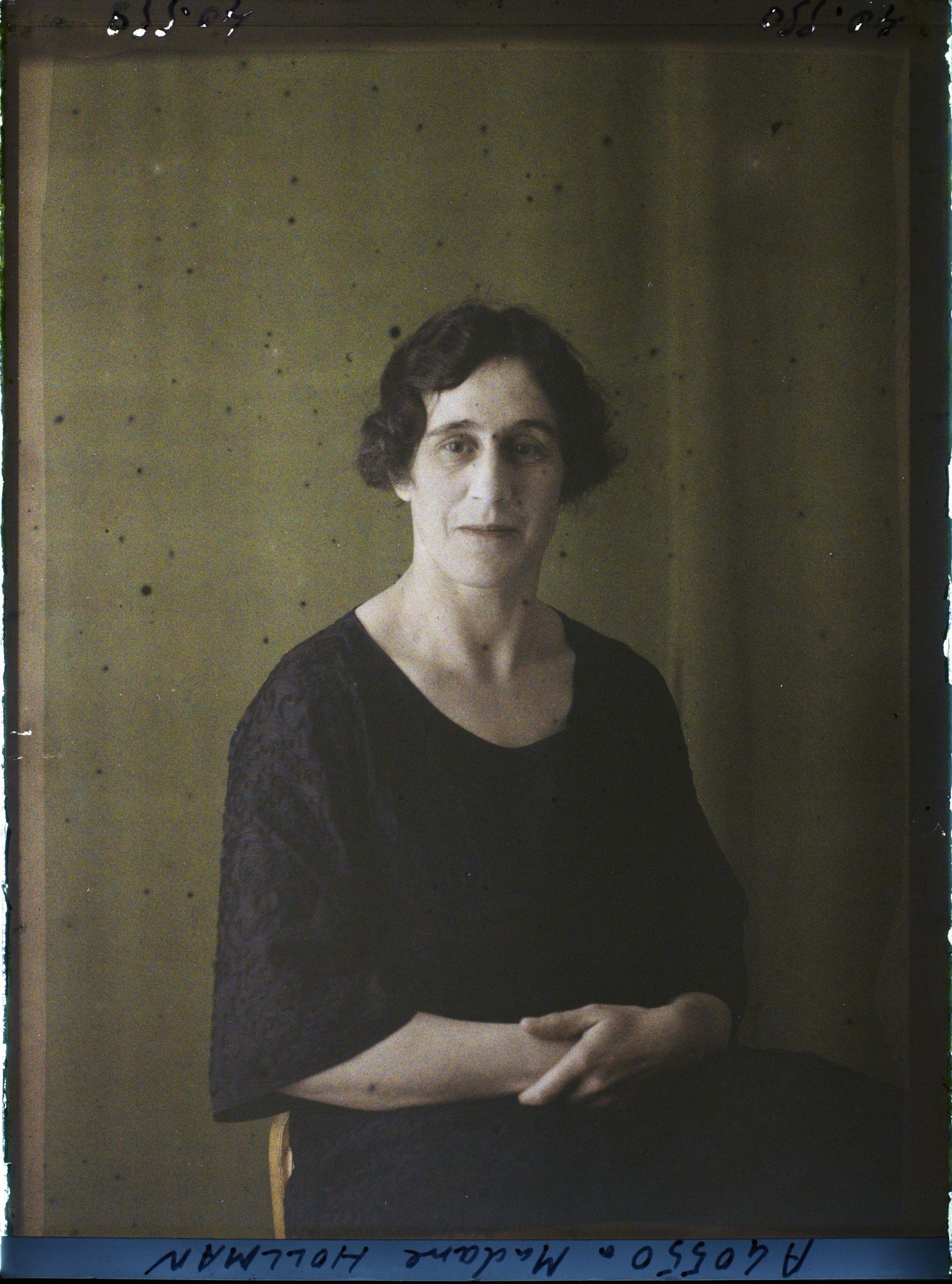 Image représentant https://musee-albert-kahn.s-museum.fr/home/NWQ2OTAwYzNmYjZlZTk1ZWQwODJmMjY4L2dlbmVyaWMtbm90aWNlLXRhYi9hdXRob3JpdHkvNjE3YTc5ZjVjZjhiODk2OGIzMzM3ZDIx/5d6900c3fb6ee95ed082f268/generic-notice-tab/authority/617a79ebcf8b8968b3336f0e Madame Hollman