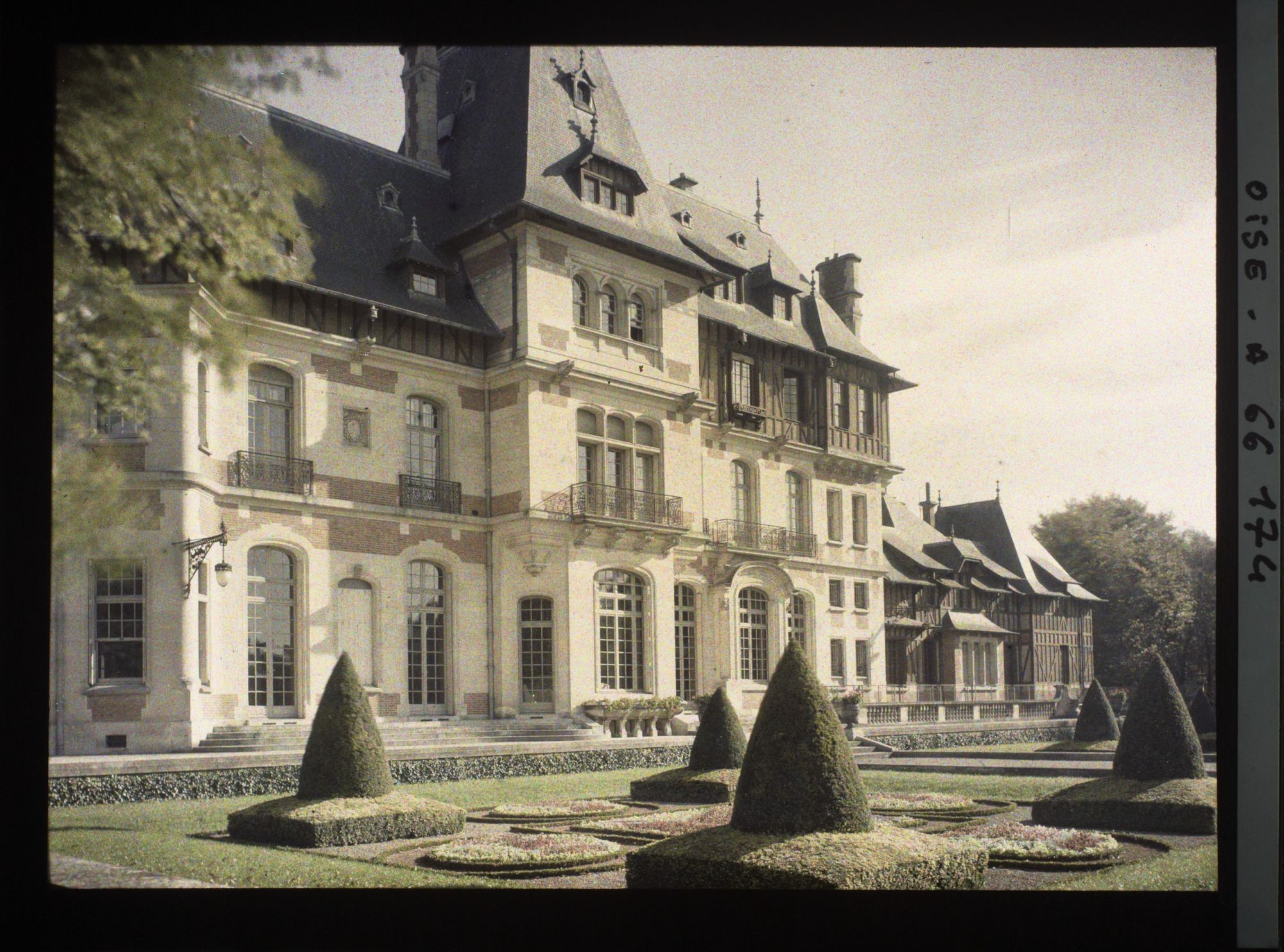 Image représentant Façade du château de Montvillargenne