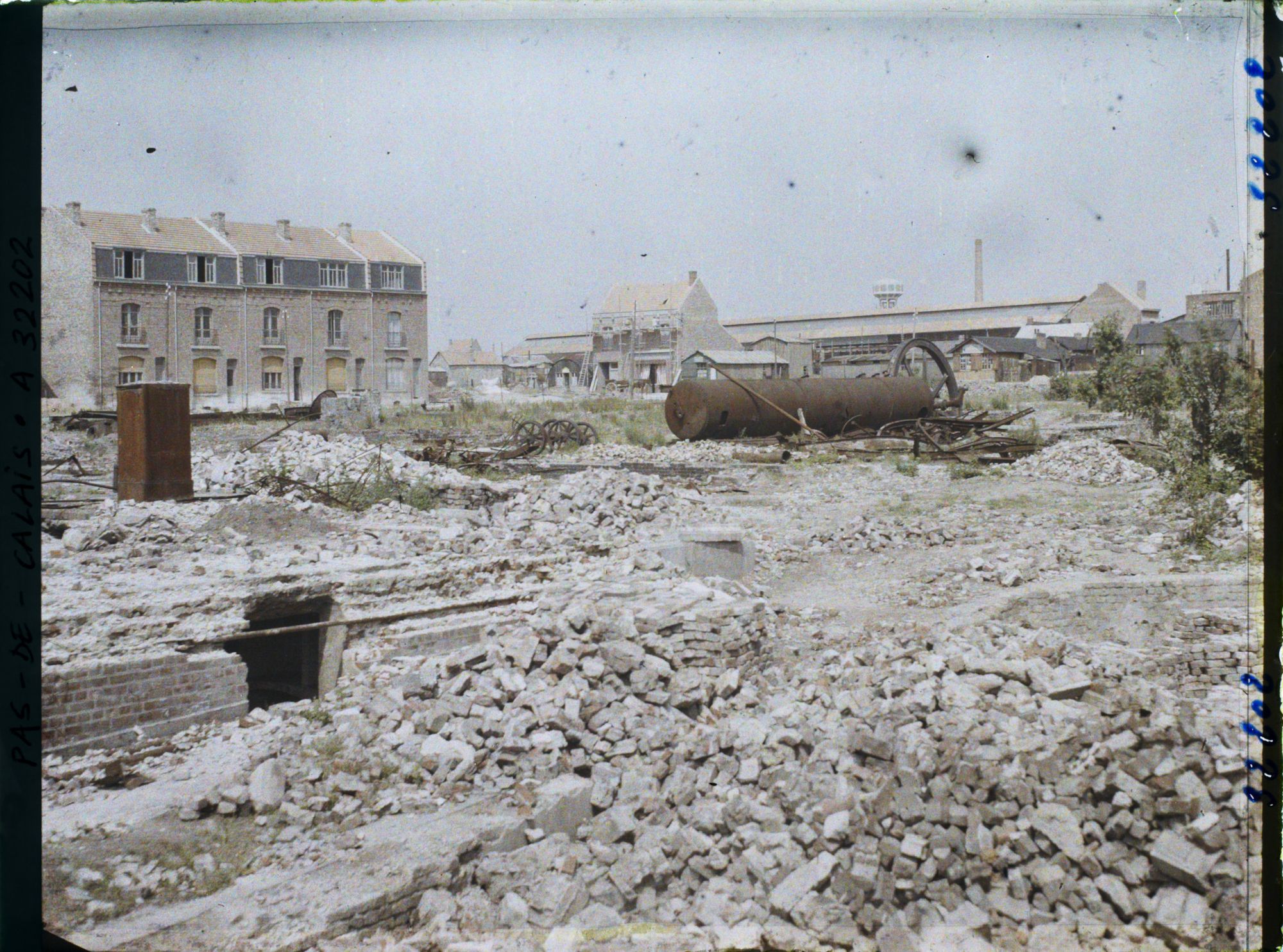 Image représentant France, Lens, Vue vers une grande Corderie reconstruite