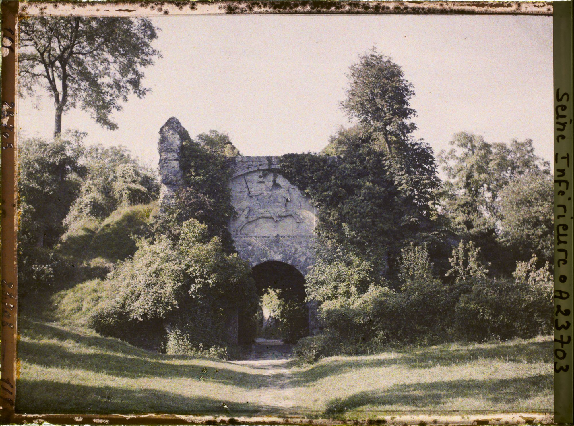 Image représentant L'entrée de la deuxième enceinte du château