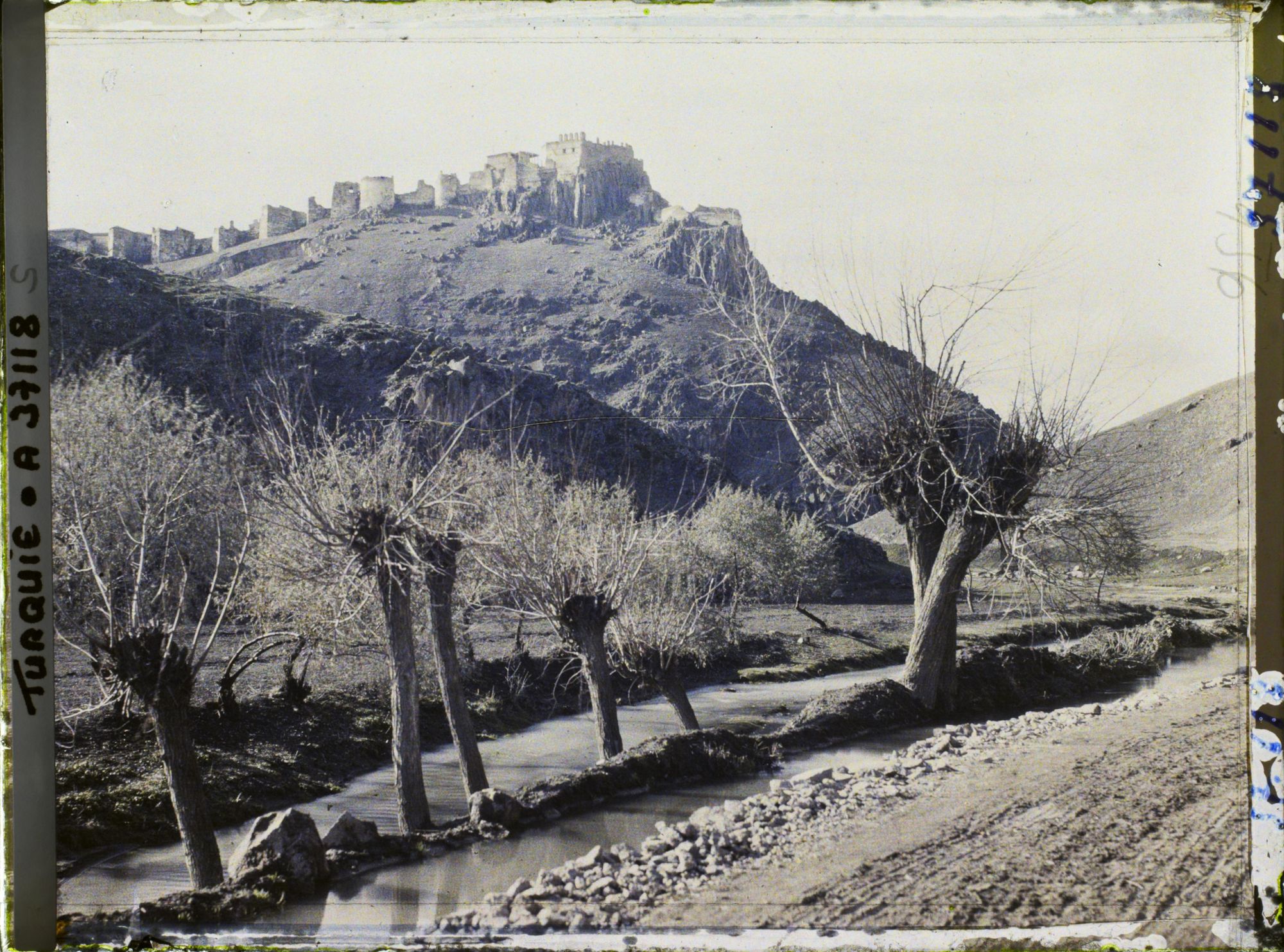 Image représentant Gorges du ruisseau Bend-Deresi et murailles nord de la citadelle