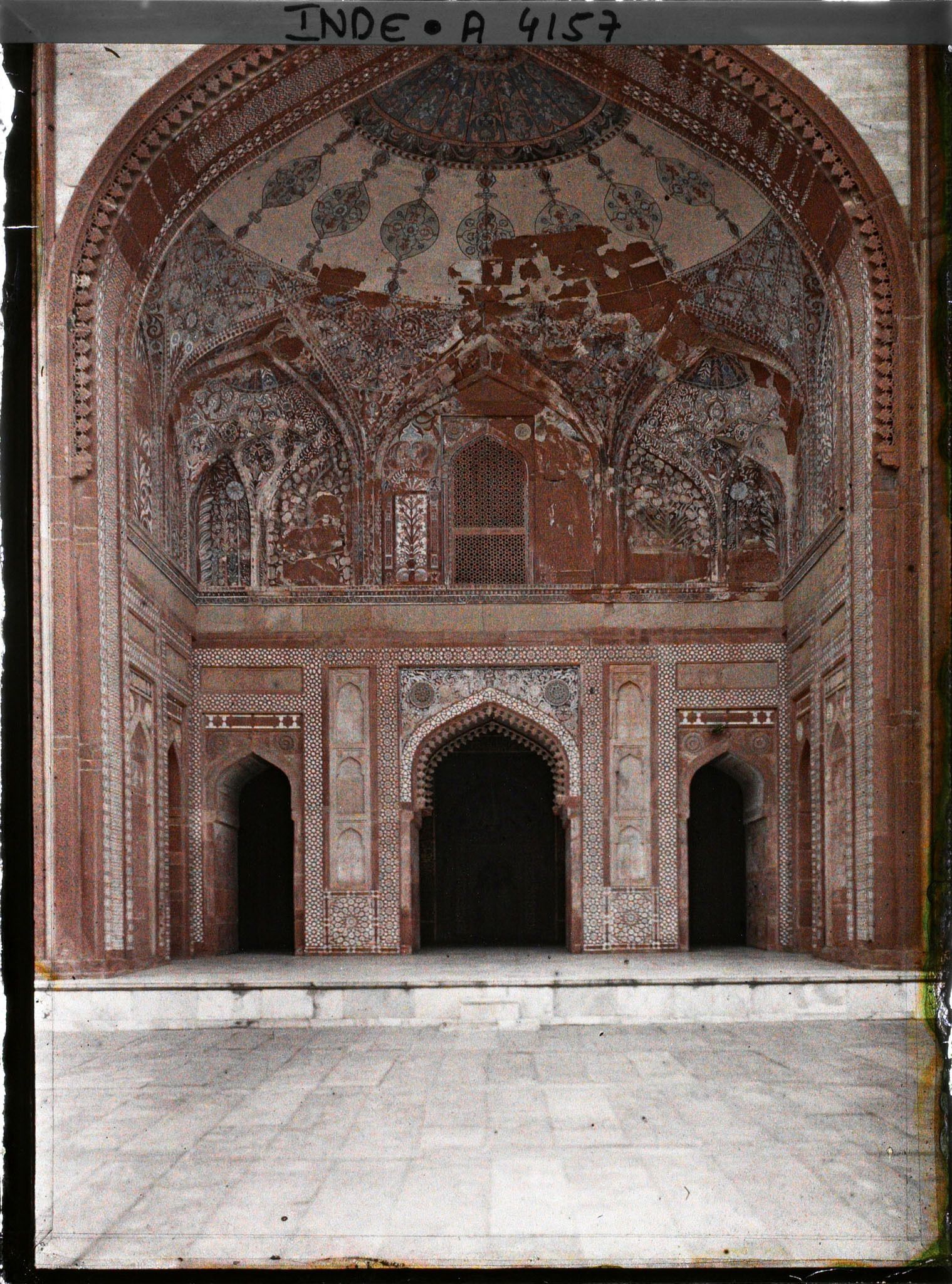 Image représentant L'iwan central dans Jama Masjid ou Grande Mosquée