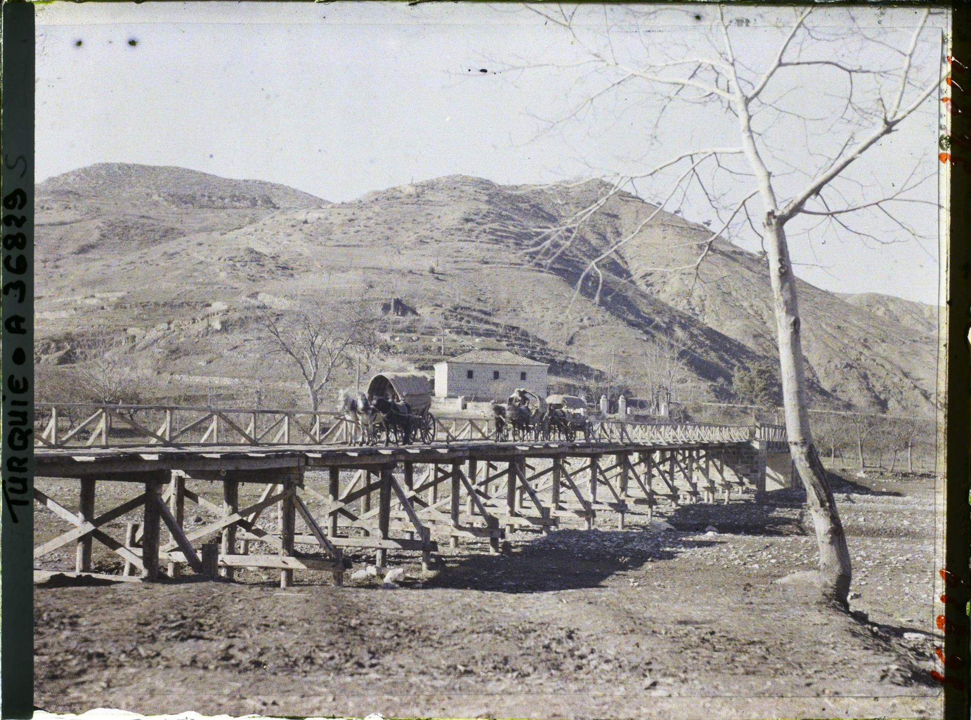 Image représentant Turquie, Keuplu, Pont provisoire sur le Kara-Sou
