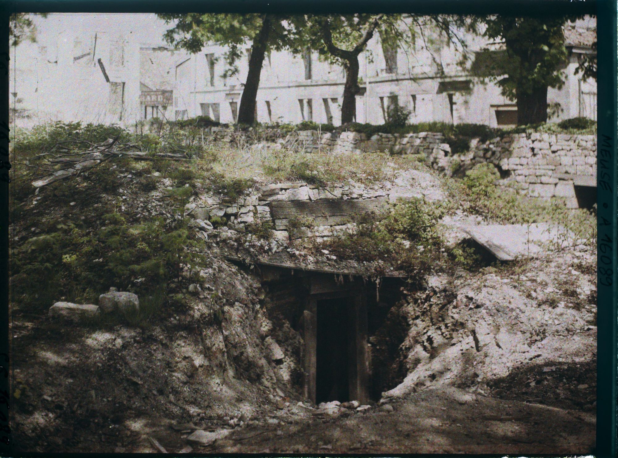 Image représentant France, Verdun, Abri et tranchée, place de la Magdeleine