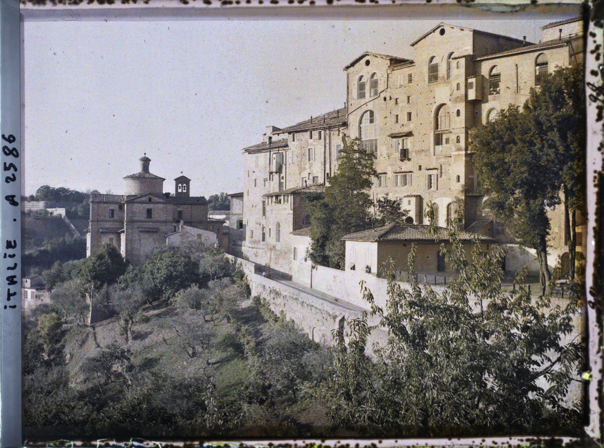 Image représentant " Eglise des Innocents " vue de l'ouest