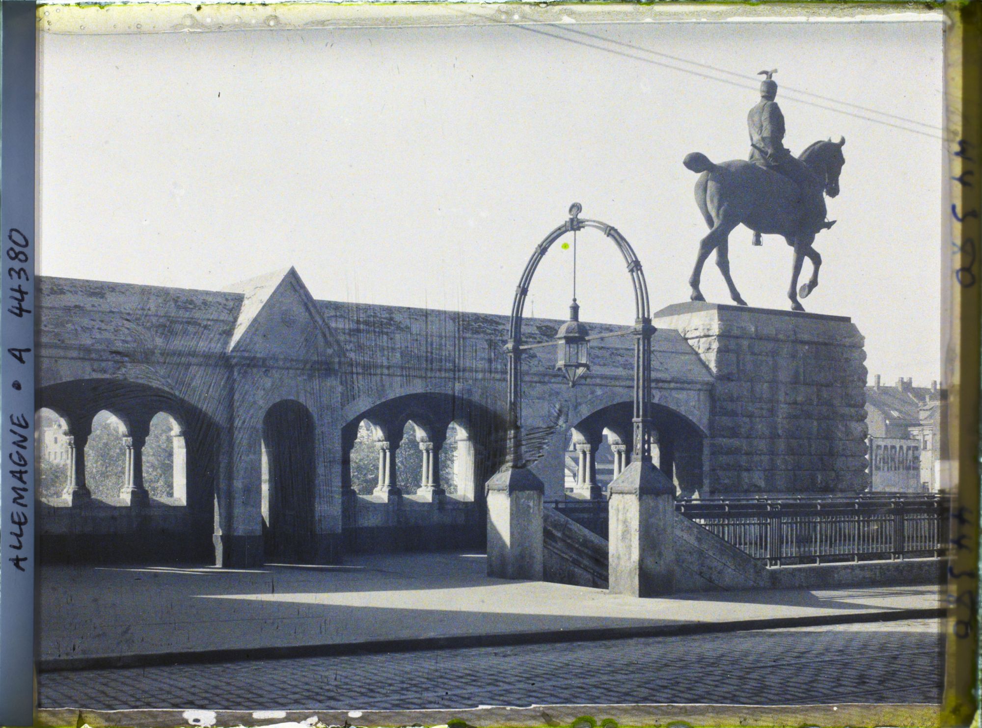 Image représentant L'une des entrées du grand Pont