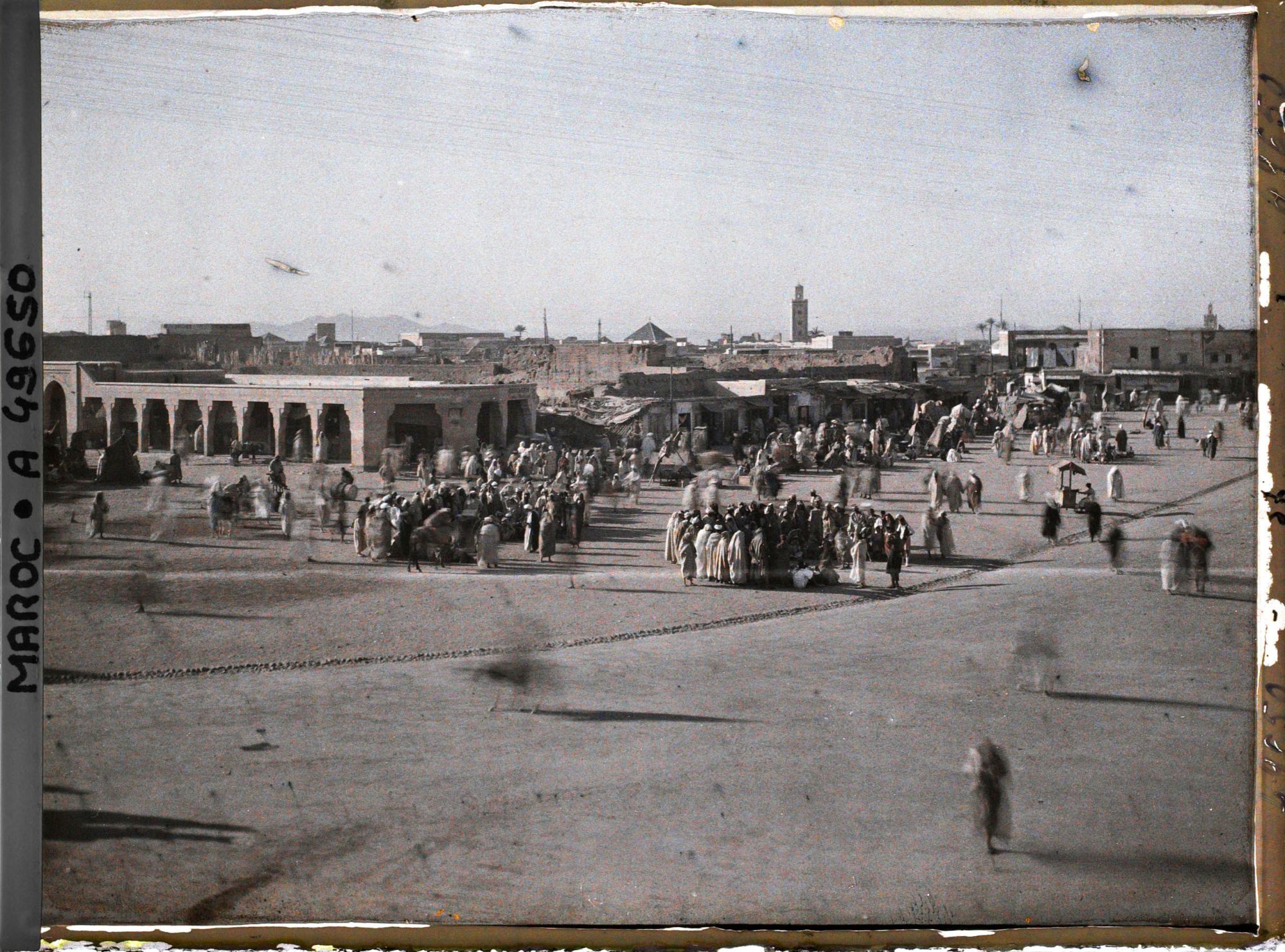 Image représentant La place Jemaâ el-Fna en fin de journée
