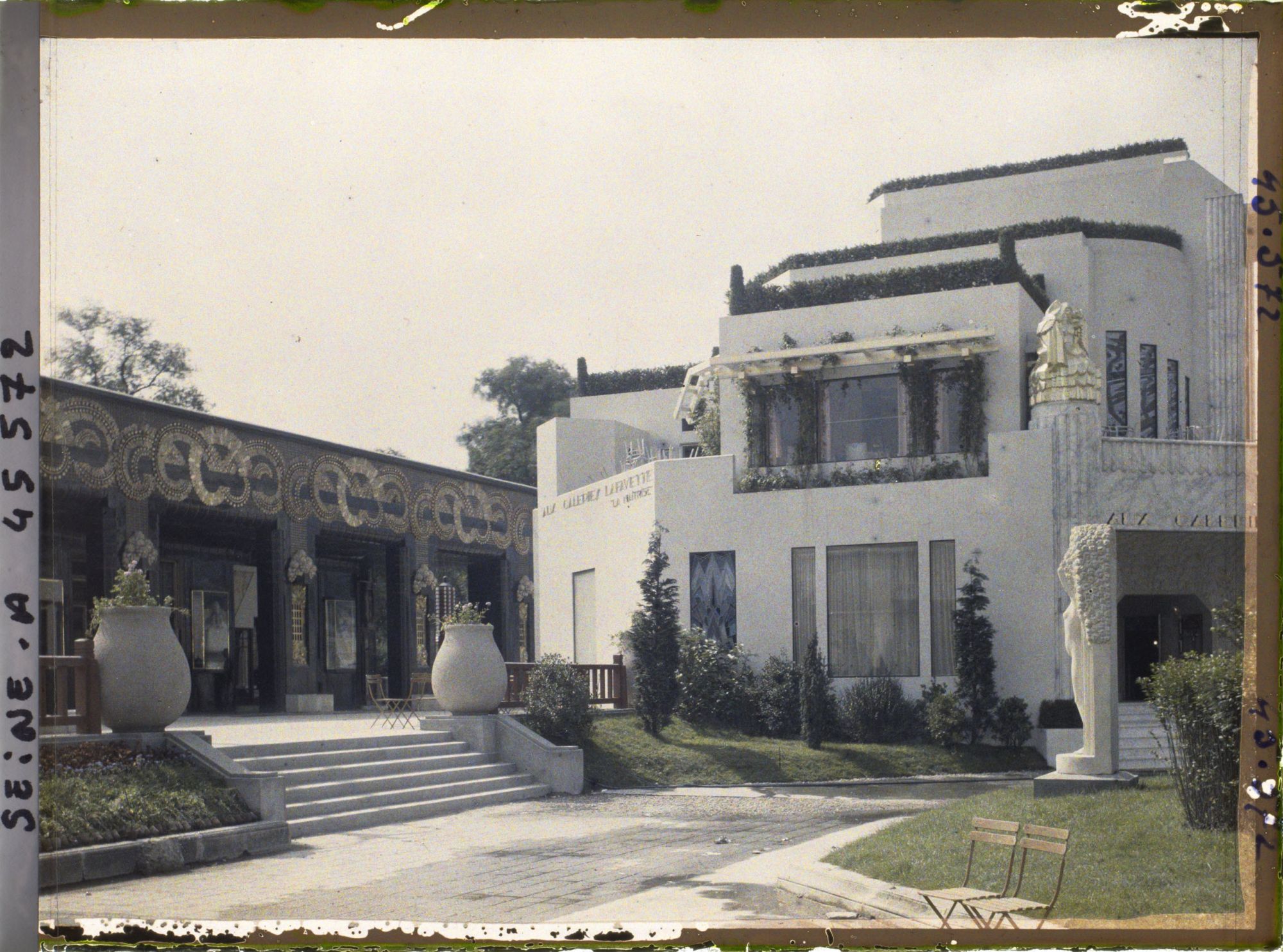 Image représentant L'Exposition des arts décoratifs, Pavillon des Galeries Lafayette, dit Pavillon La Maîtrise et galerie des Boutiques Françaises