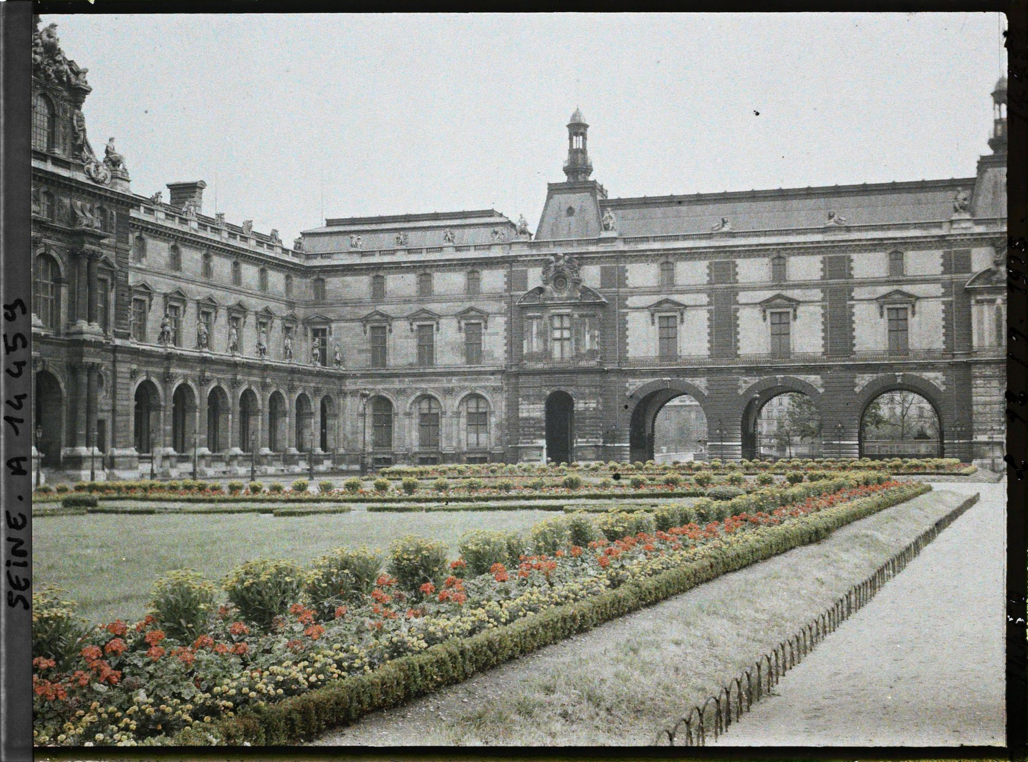 Image représentant Le Louvre, de la place du Carrousel vers le quai des Tuileries