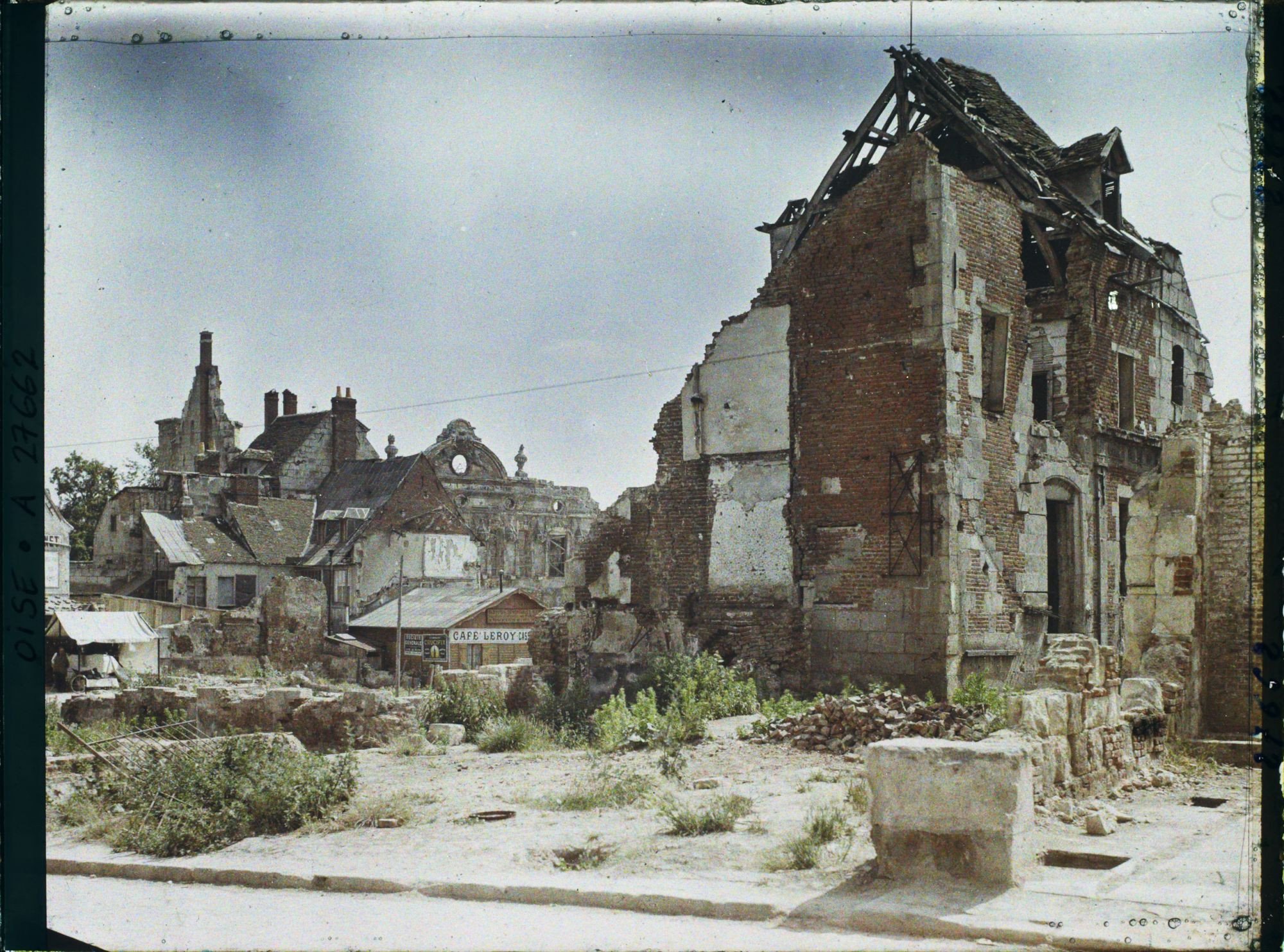 Image représentant France, Noyon, Ruines vers l'Hotel de Ville