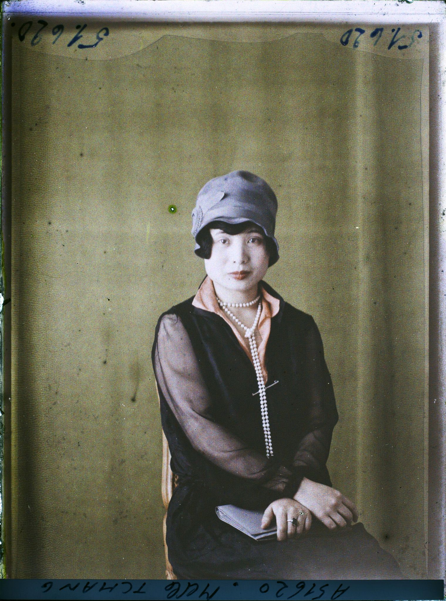 Image représentant Mademoiselle  https://musee-albert-kahn.s-museum.fr/home/NWQ2OTAwYzNmYjZlZTk1ZWQwODJmMjY4L2dlbmVyaWMtbm90aWNlLXRhYi9hdXRob3JpdHkvNjE3YTc5ZjVjZjhiODk2OGIzMzM3ZDIx/5d6900c3fb6ee95ed082f268/generic-notice-tab/authority/617a79eacf8b8968b33365a4 Yalang Tchang