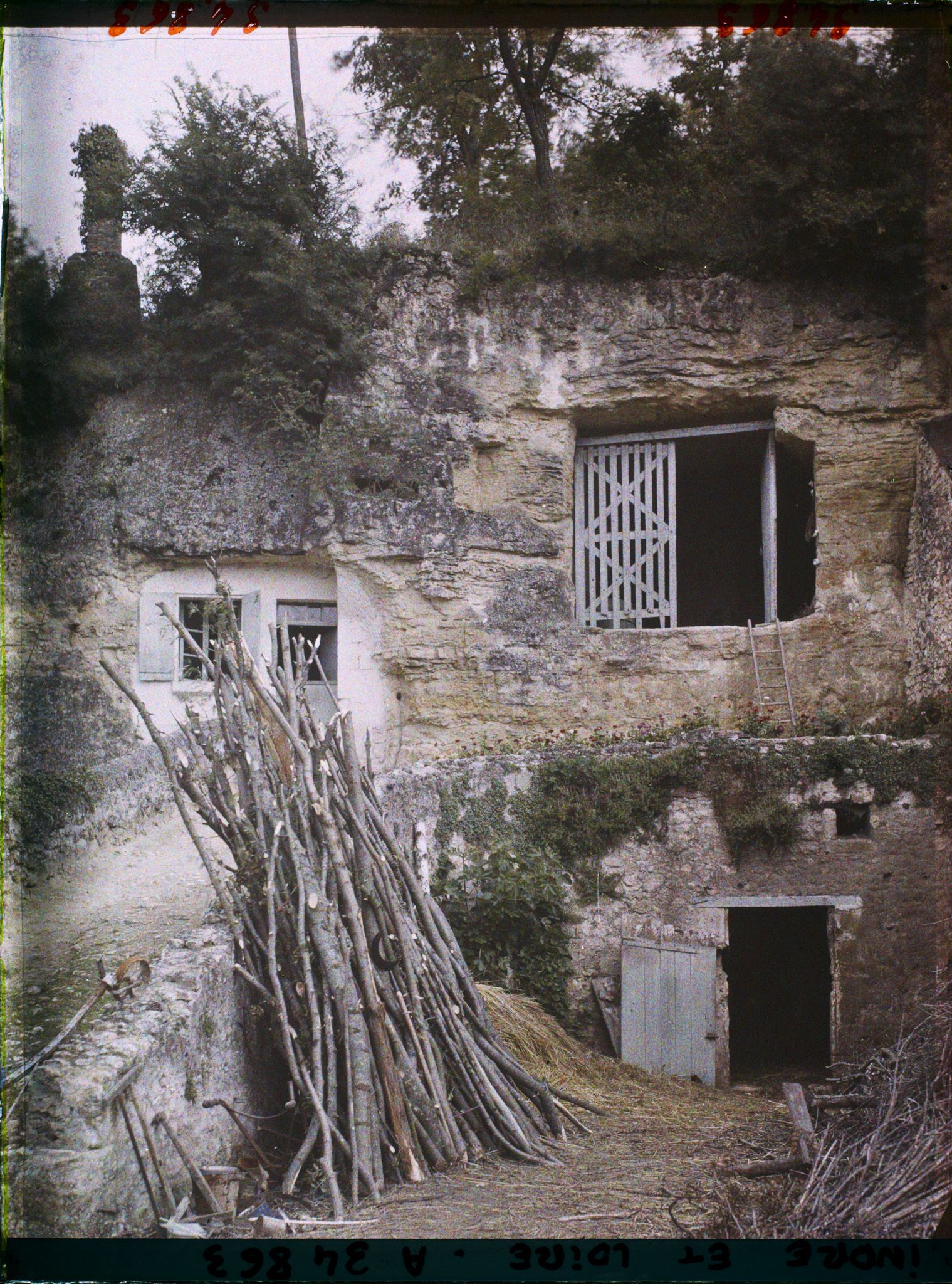 Image représentant Grange et écurie troglodyte