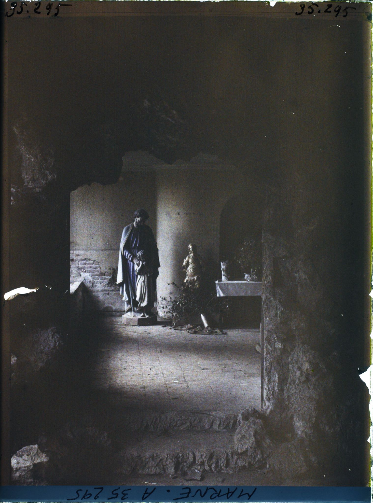 Image représentant France, Vienne-le-Château, Chapelle aménagée dans une Cave, dans la Maison où siégeait le Gal Alexander