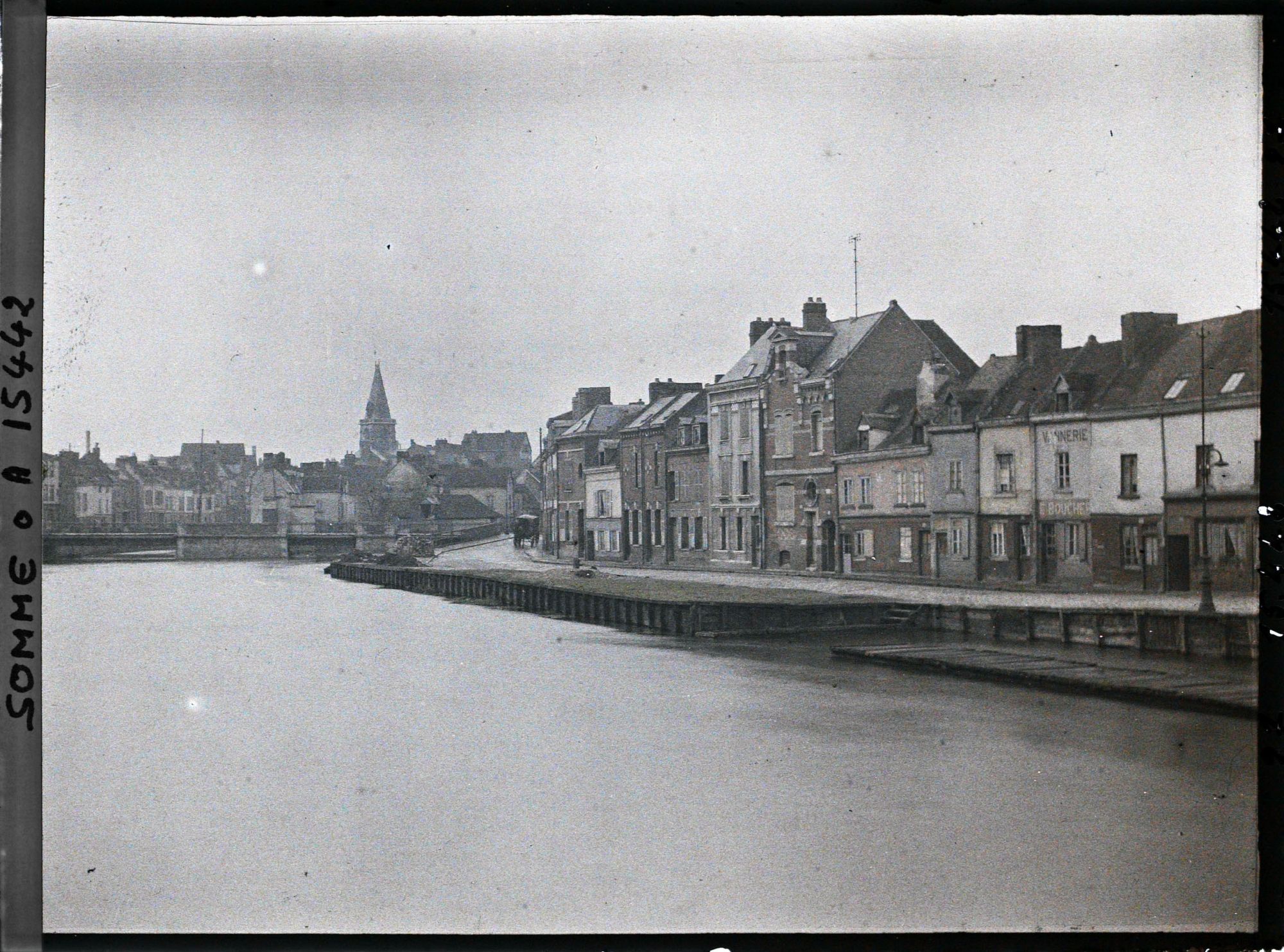 Image représentant France, Amiens, Les bords de la Somme, rue Bélu et L'Eglise St Leu