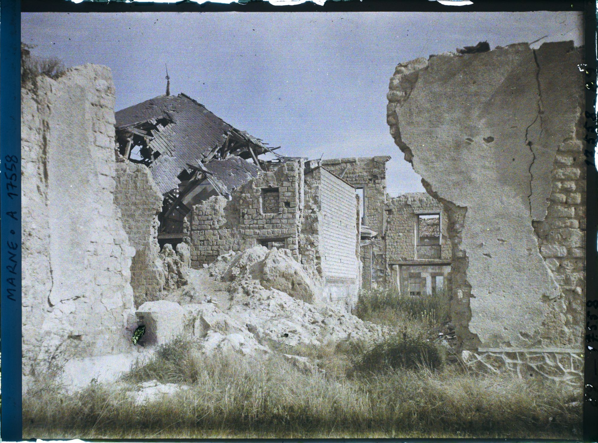 Image représentant France, Epoye, Pont Faverger, ruines près de l'Eglise