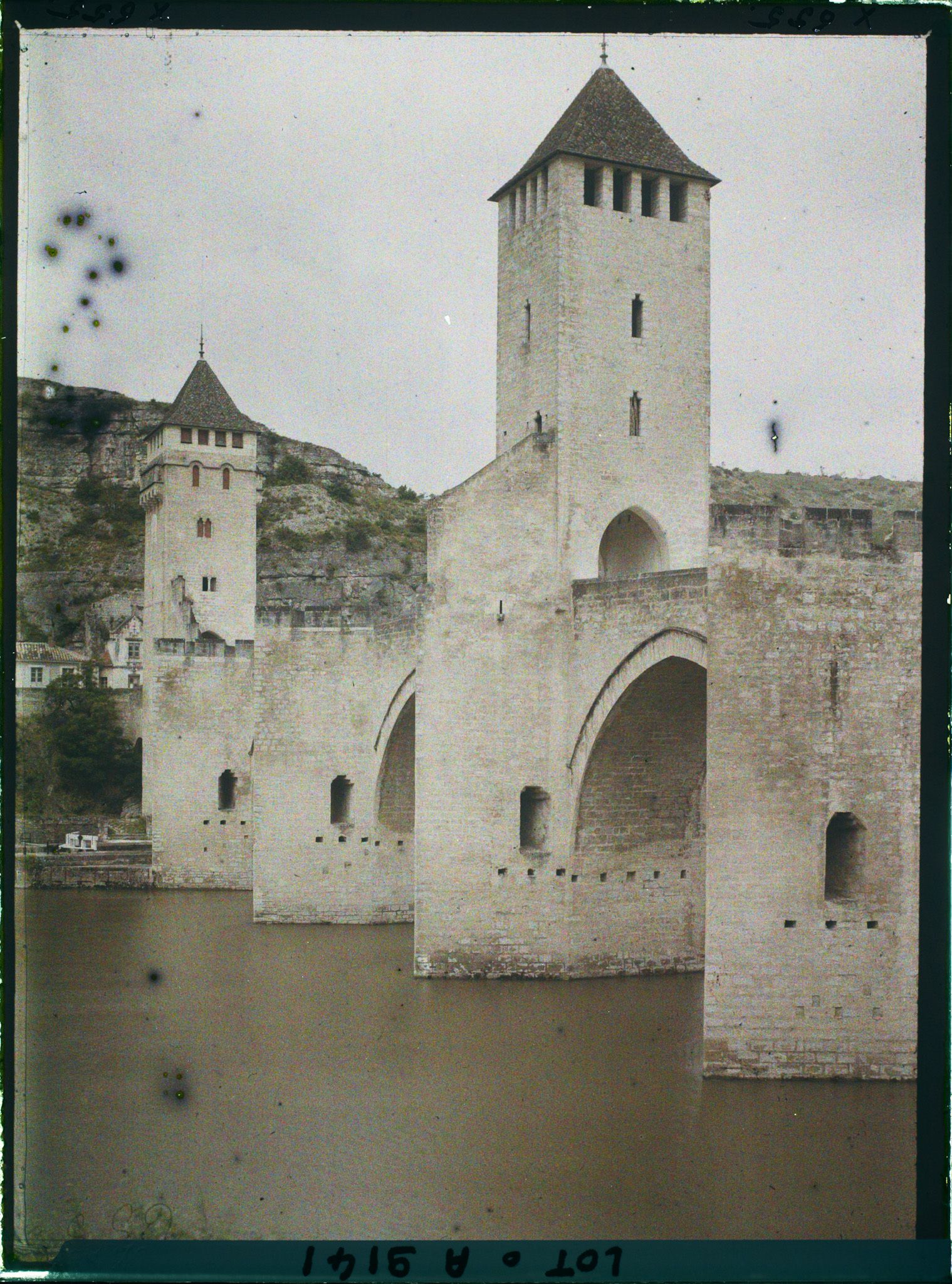 Image représentant France, Cahors, Le pont Valentré, la partie du pont vers la rive gauche