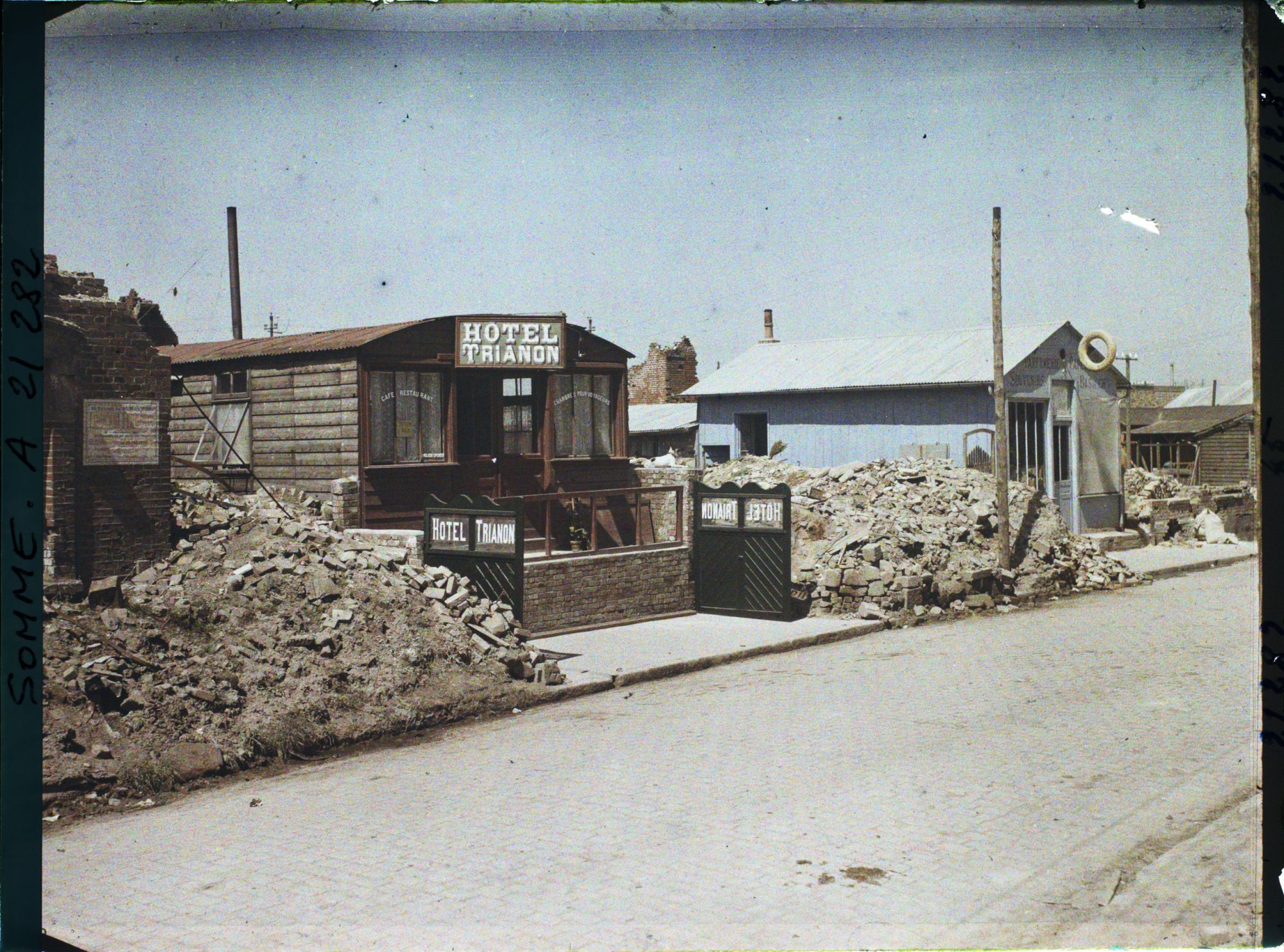 Image représentant France, Albert, Un hôtel en bois