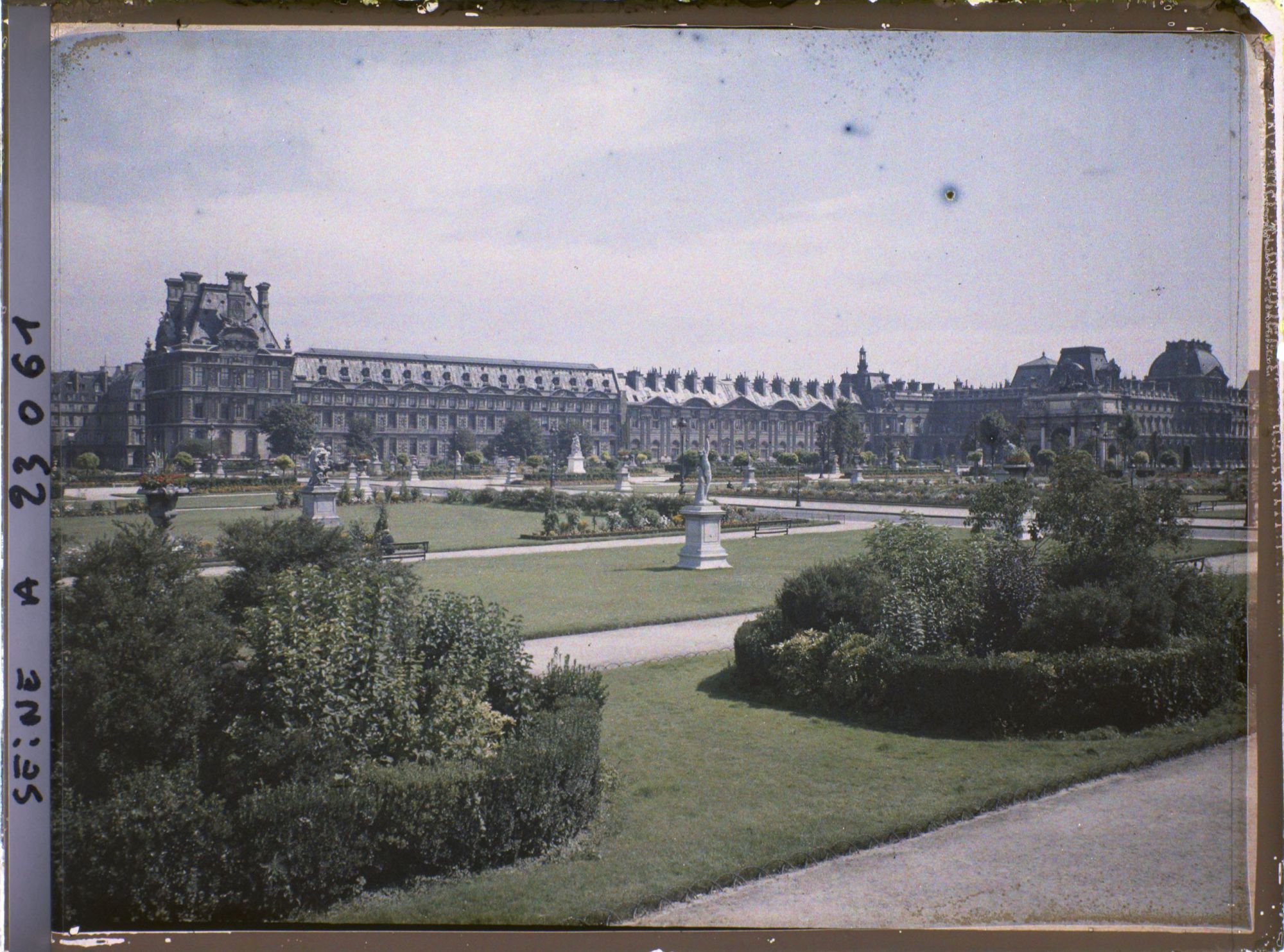 Image représentant Le pavillon de Marsan vu du jardin des Tuileries