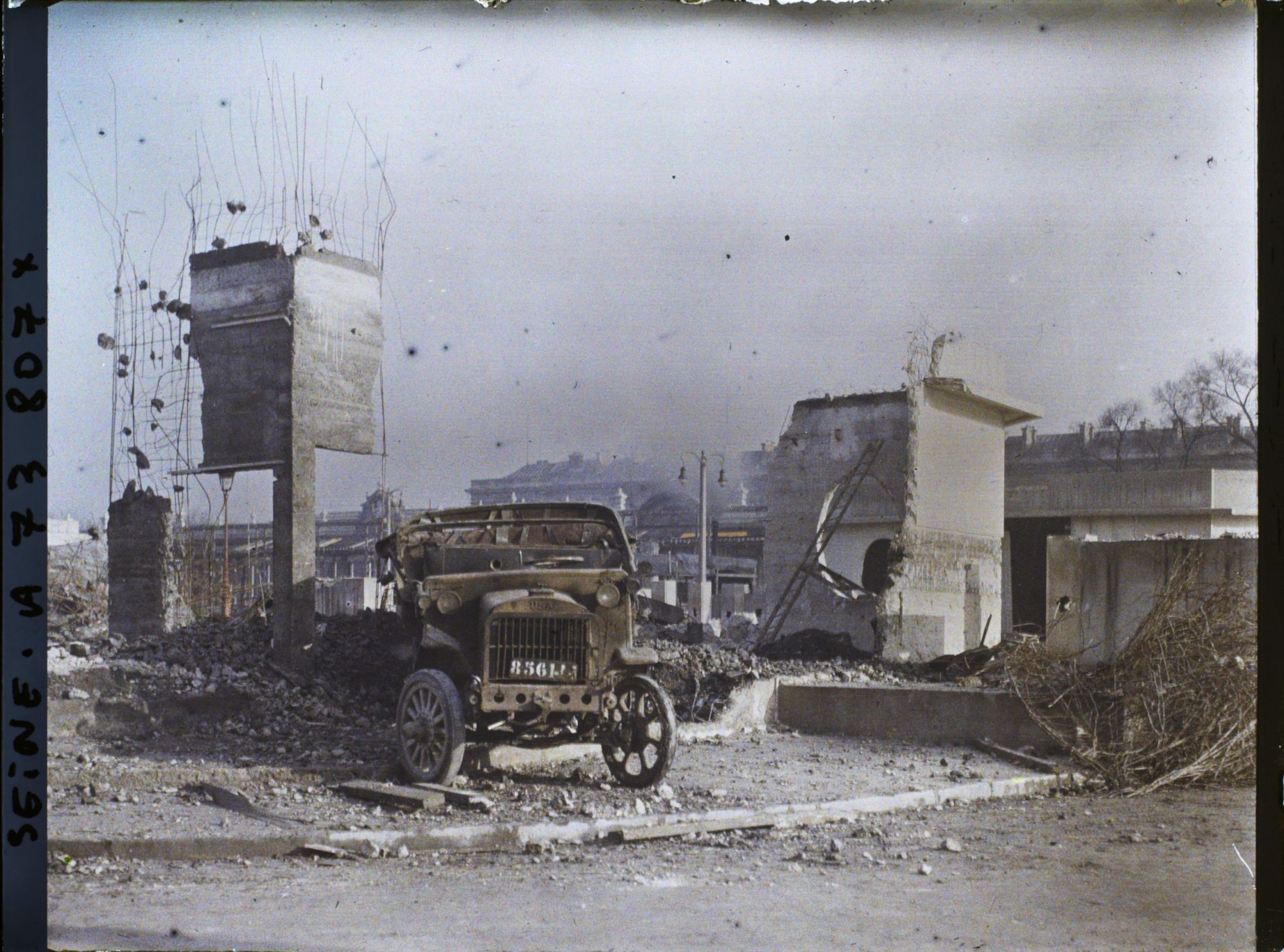 Image représentant L'exposition des arts décoratifs, démolition des pavillons sur l'esplanade des Invalides